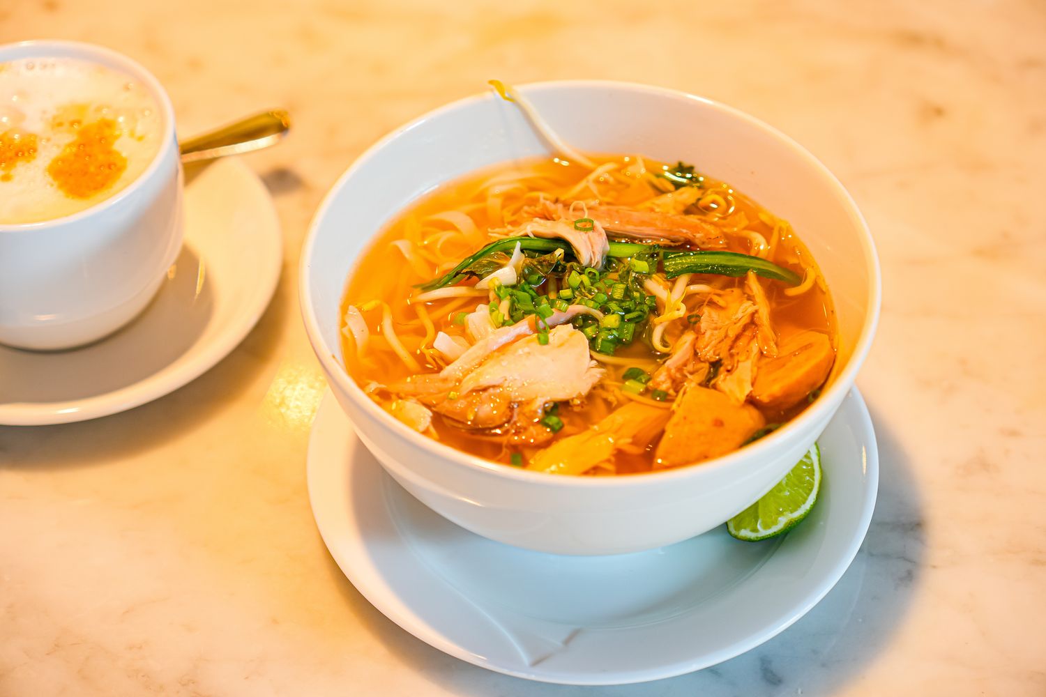 【胡志明夜生活推薦】五星飯店結合牛排饗宴與娛樂賭場，Club V 一站式沉浸放鬆之旅! @混血珊莎的奇幻旅程