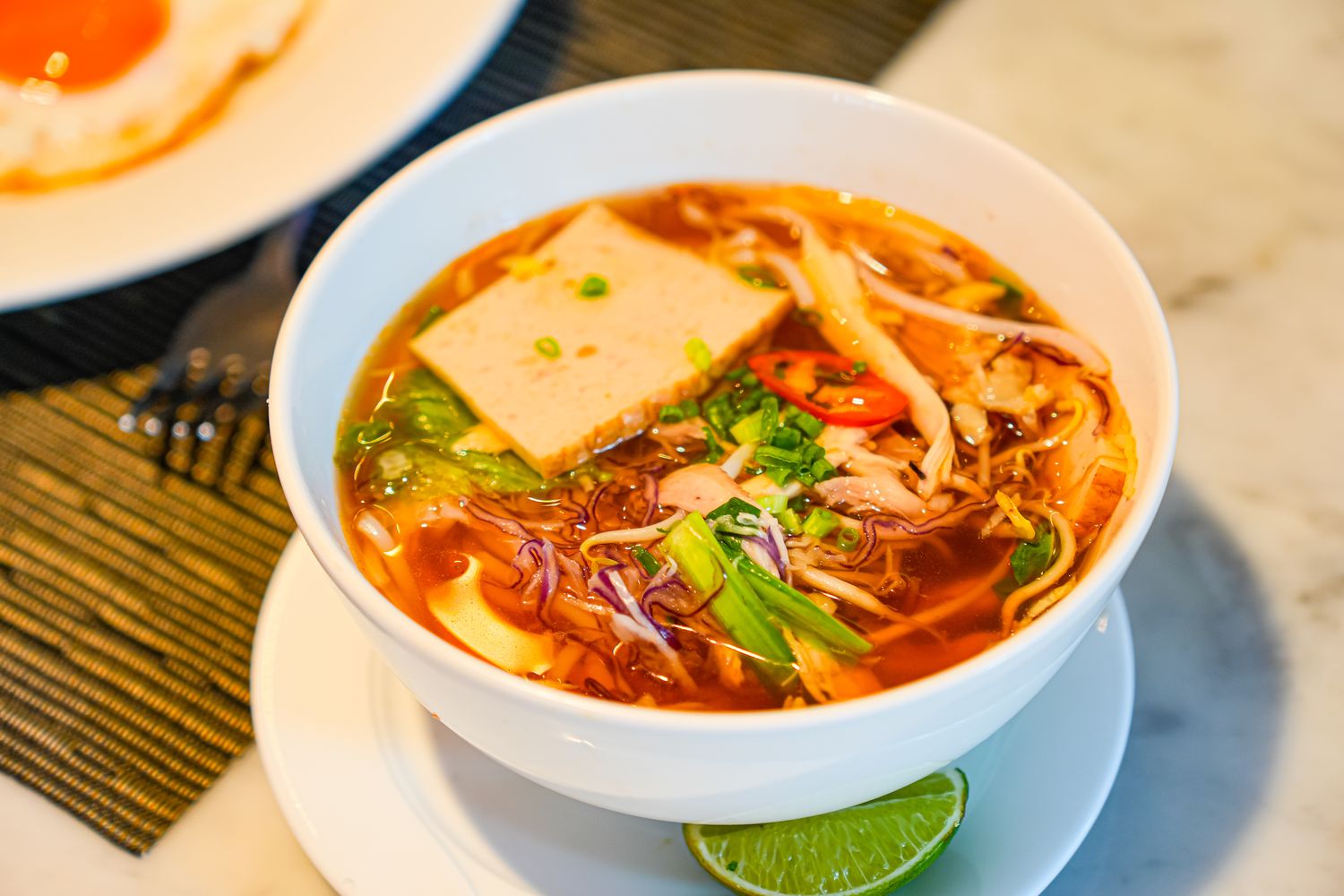 【胡志明夜生活推薦】五星飯店結合牛排饗宴與娛樂賭場，Club V 一站式沉浸放鬆之旅! @混血珊莎的奇幻旅程