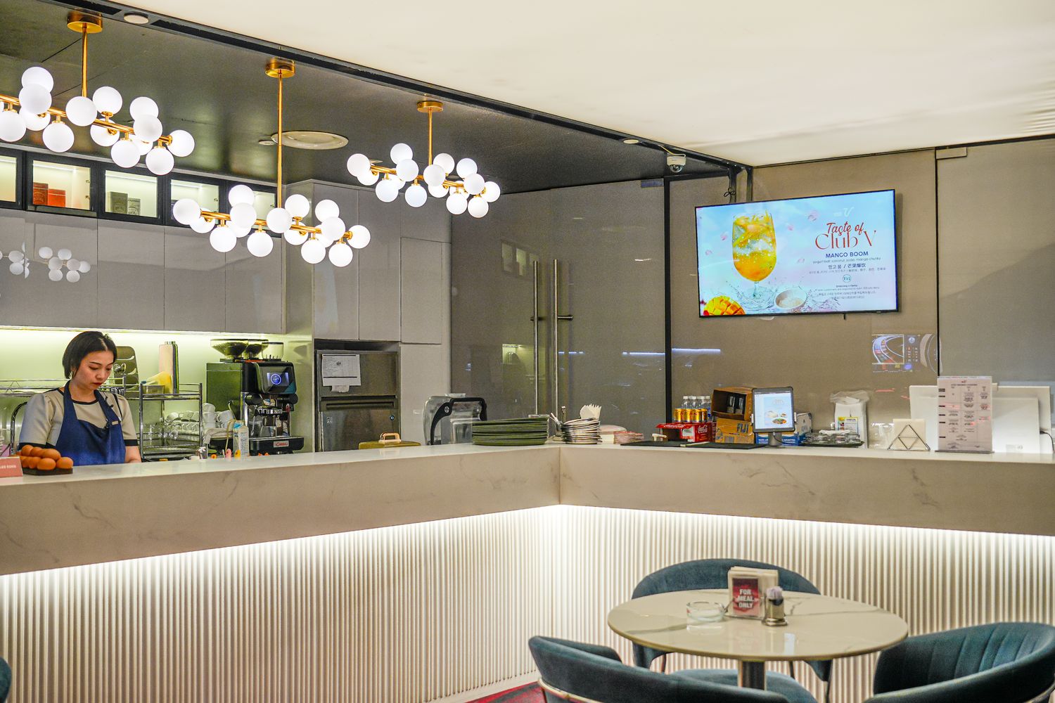 【胡志明夜生活推薦】五星飯店結合牛排饗宴與娛樂賭場，Club V 一站式沉浸放鬆之旅! @混血珊莎的奇幻旅程