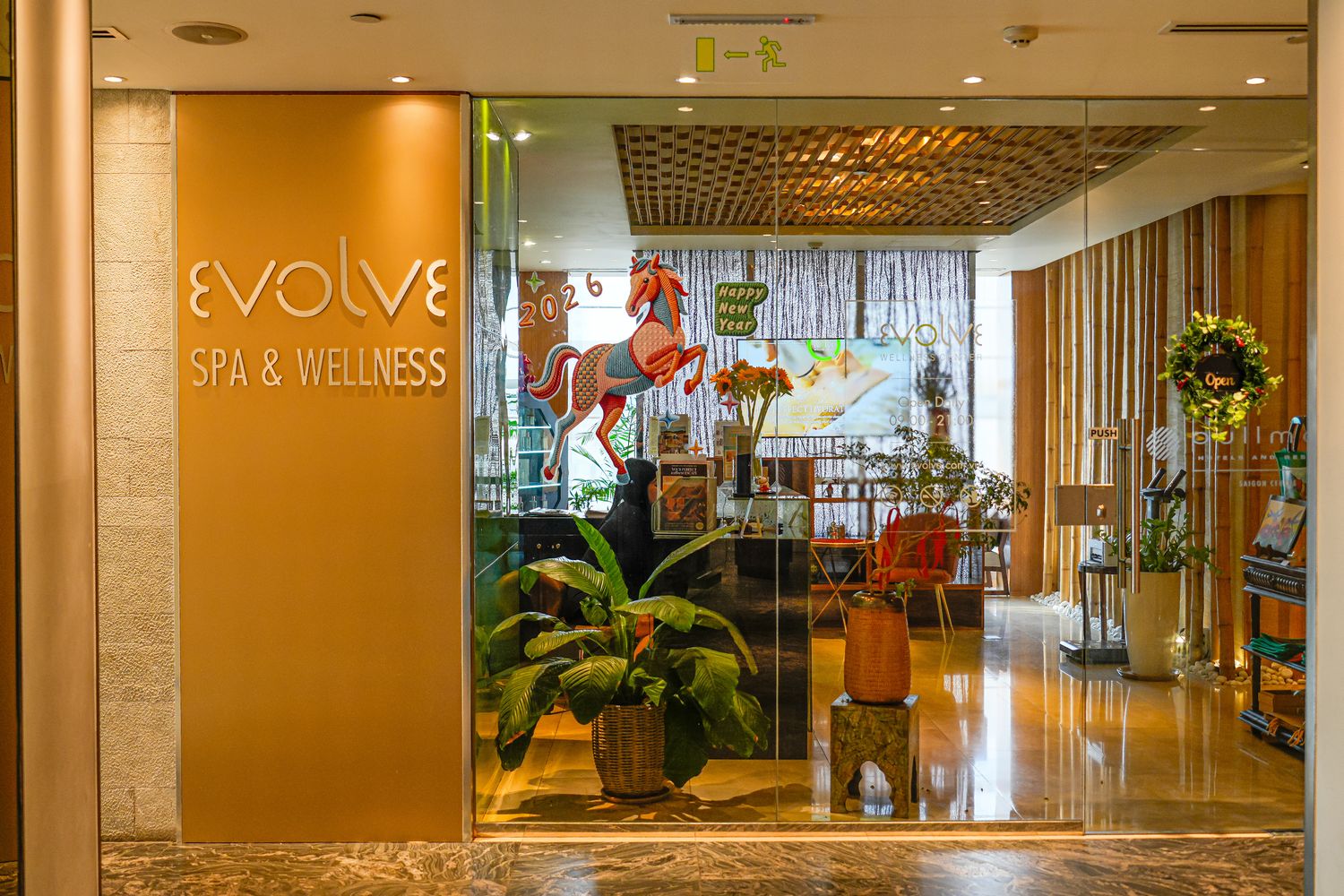 【胡志明夜生活推薦】五星飯店結合牛排饗宴與娛樂賭場，Club V 一站式沉浸放鬆之旅! @混血珊莎的奇幻旅程