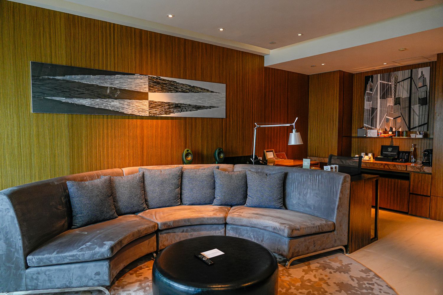 【香港住宿分享】九龍尖沙咀 Hotel ICON 唯港薈，躺看維港夜景，專屬 Lounge 尊榮享受! @混血珊莎的奇幻旅程