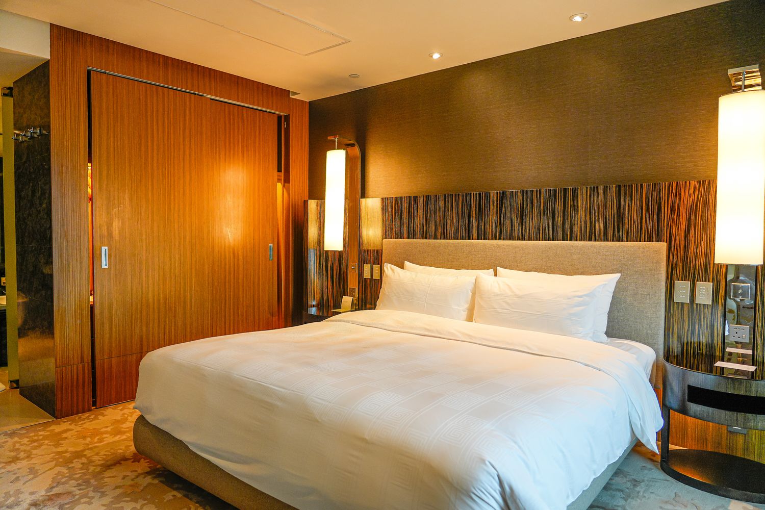 【香港住宿分享】九龍尖沙咀 Hotel ICON 唯港薈，躺看維港夜景，專屬 Lounge 尊榮享受! @混血珊莎的奇幻旅程
