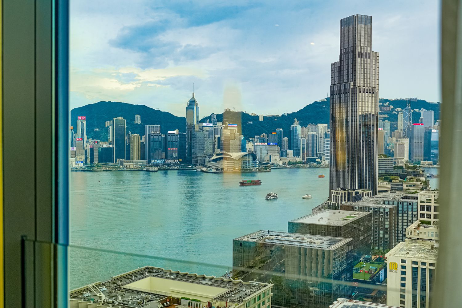 【香港住宿分享】九龍尖沙咀 Hotel ICON 唯港薈，躺看維港夜景，專屬 Lounge 尊榮享受! @混血珊莎的奇幻旅程