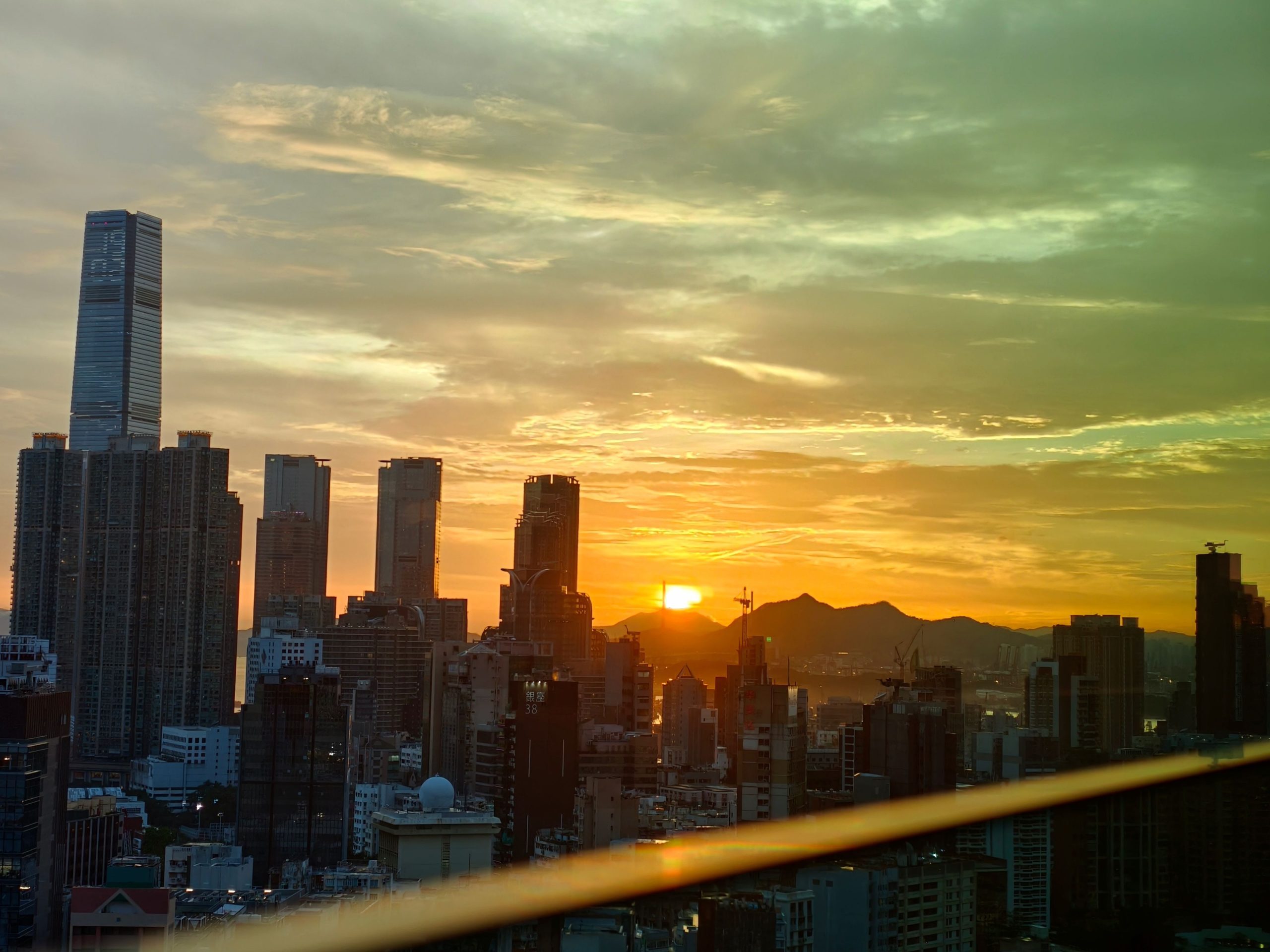 【香港住宿分享】九龍尖沙咀 Hotel ICON 唯港薈，躺看維港夜景，專屬 Lounge 尊榮享受! @混血珊莎的奇幻旅程