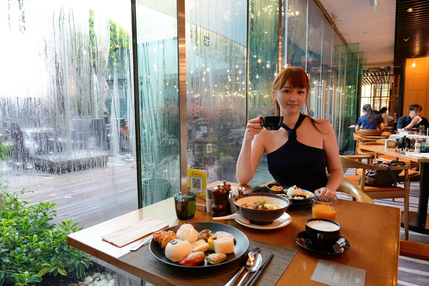 【香港住宿分享】九龍尖沙咀 Hotel ICON 唯港薈，躺看維港夜景，專屬 Lounge 尊榮享受! @混血珊莎的奇幻旅程