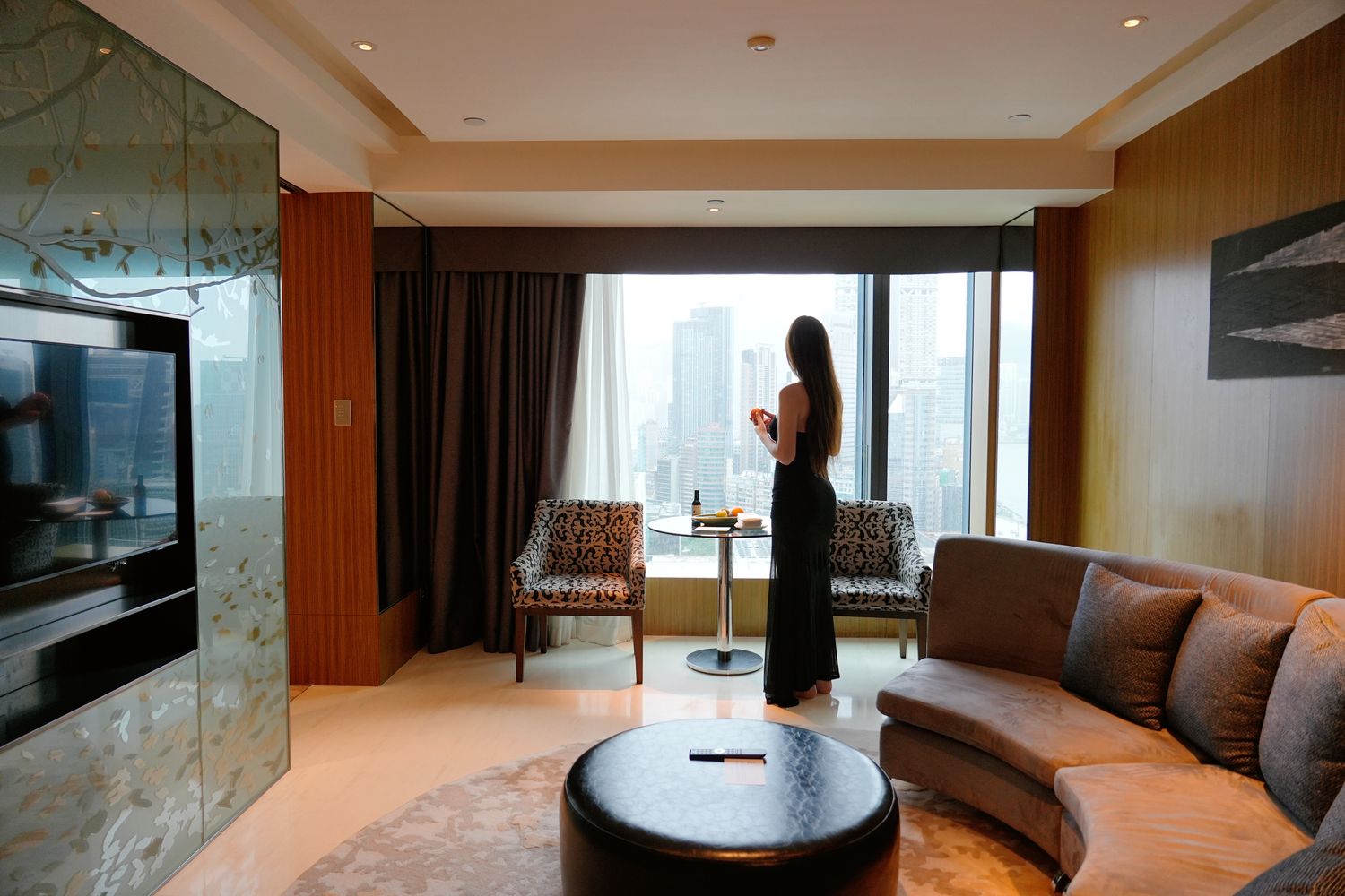 【香港住宿分享】九龍尖沙咀 Hotel ICON 唯港薈，躺看維港夜景，專屬 Lounge 尊榮享受! @混血珊莎的奇幻旅程