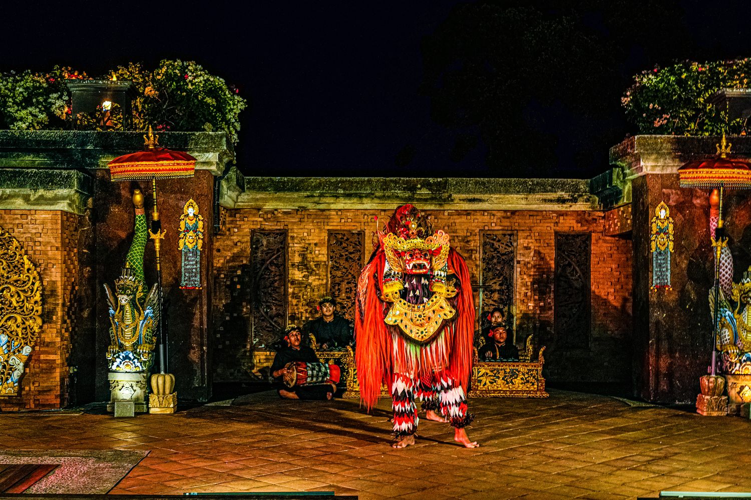 【峇里島 AYANA】Kampoeng Bali 文化表演餐廳 : 絕美火舞表演 x 印尼傳統百匯! @混血珊莎的奇幻旅程