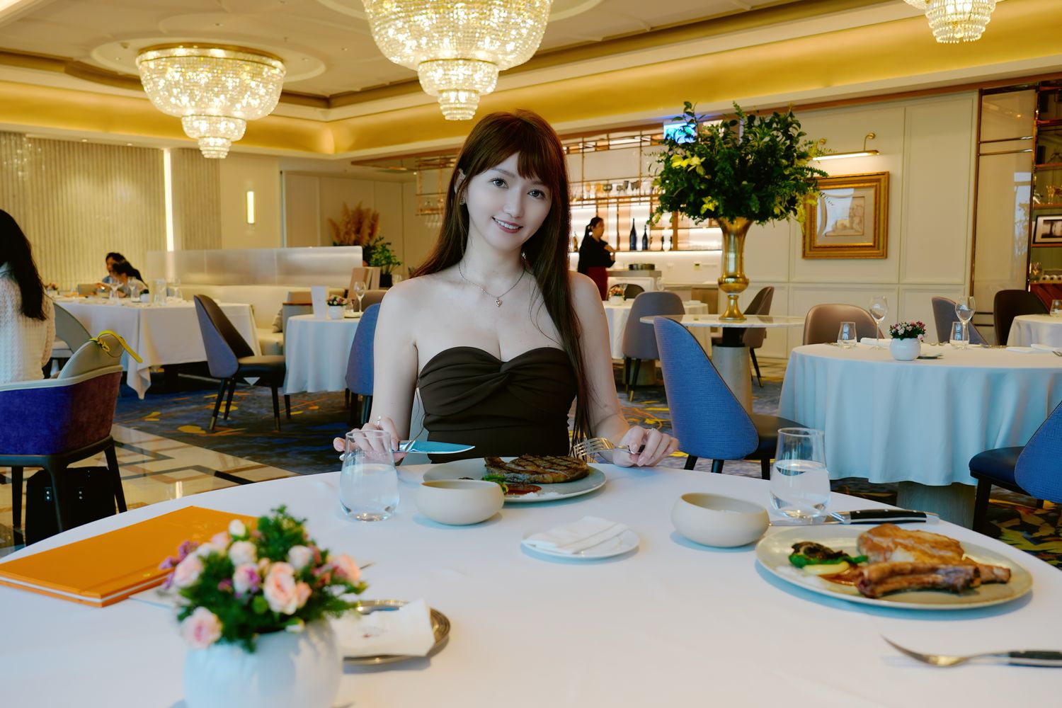 高雄萬豪｜美享地牛排館：米其林主廚法式牛排饗宴，五週年住房專案高鐵、住宿、美食一站式度假! @混血珊莎的奇幻旅程