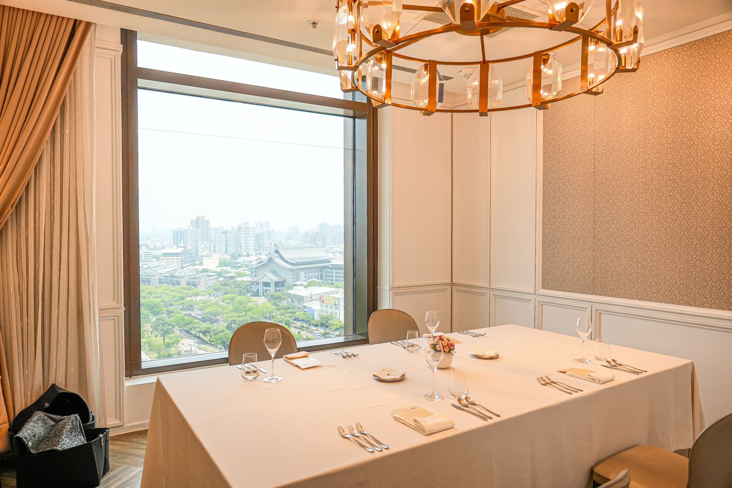 高雄萬豪｜美享地牛排館：米其林主廚法式牛排饗宴，五週年住房專案高鐵、住宿、美食一站式度假! @混血珊莎的奇幻旅程