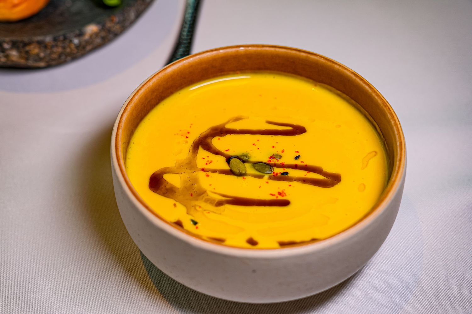 高雄萬豪｜美享地牛排館：米其林主廚法式牛排饗宴，五週年住房專案高鐵、住宿、美食一站式度假! @混血珊莎的奇幻旅程