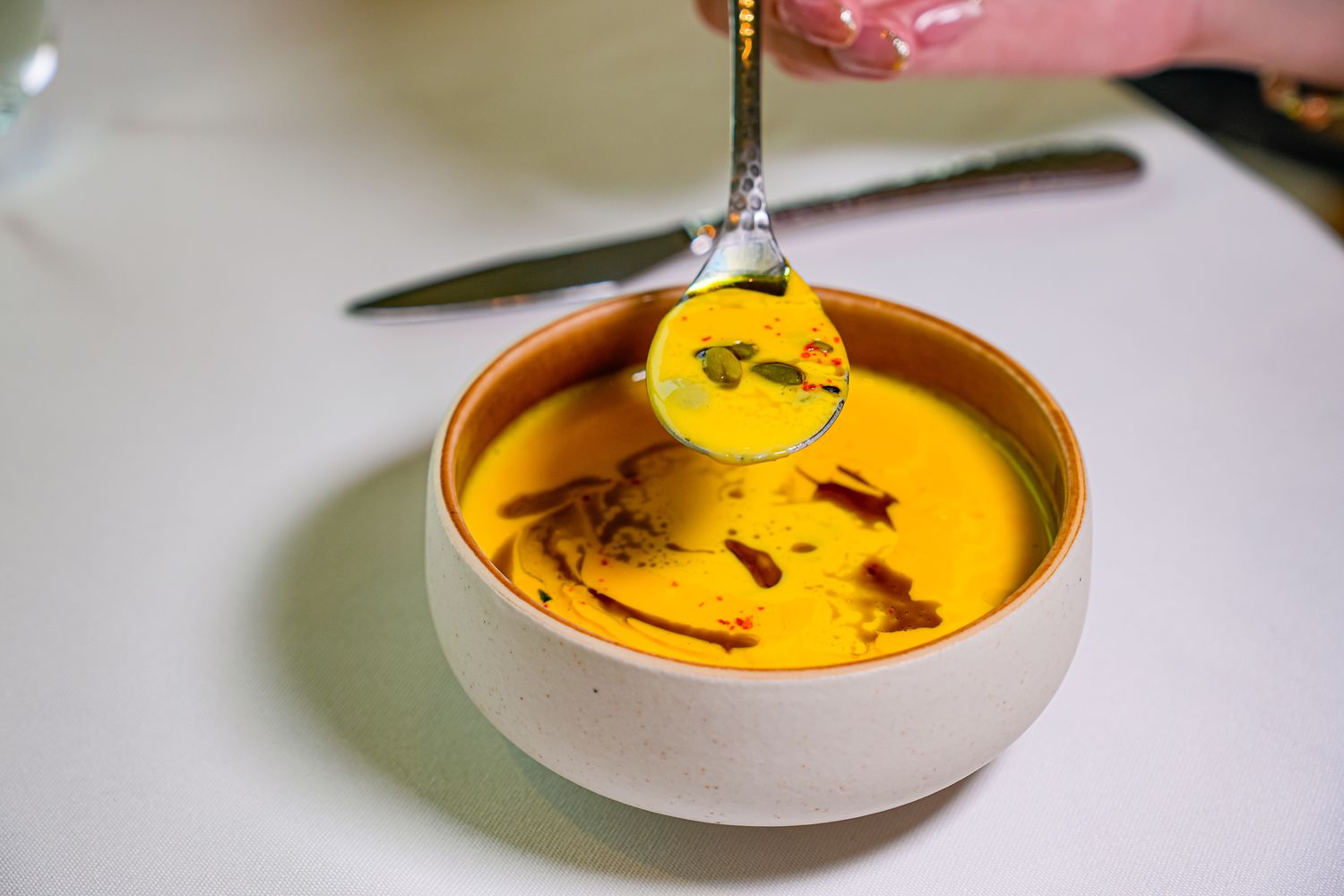 高雄萬豪｜美享地牛排館：米其林主廚法式牛排饗宴，五週年住房專案高鐵、住宿、美食一站式度假! @混血珊莎的奇幻旅程