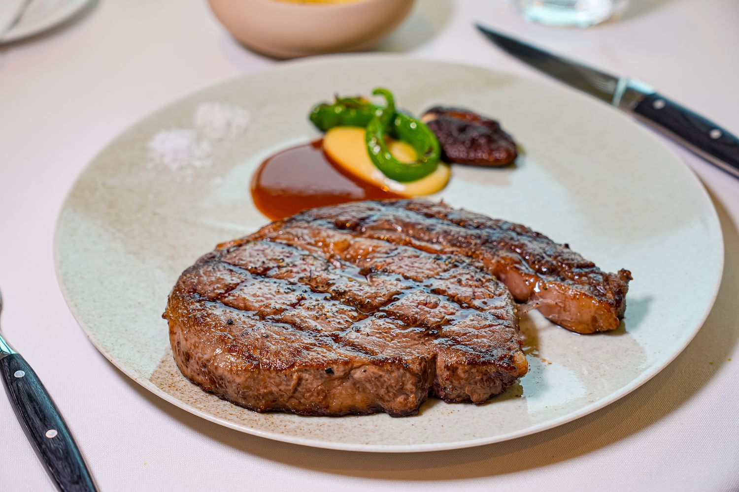 高雄萬豪｜美享地牛排館：米其林主廚法式牛排饗宴，五週年住房專案高鐵、住宿、美食一站式度假! @混血珊莎的奇幻旅程