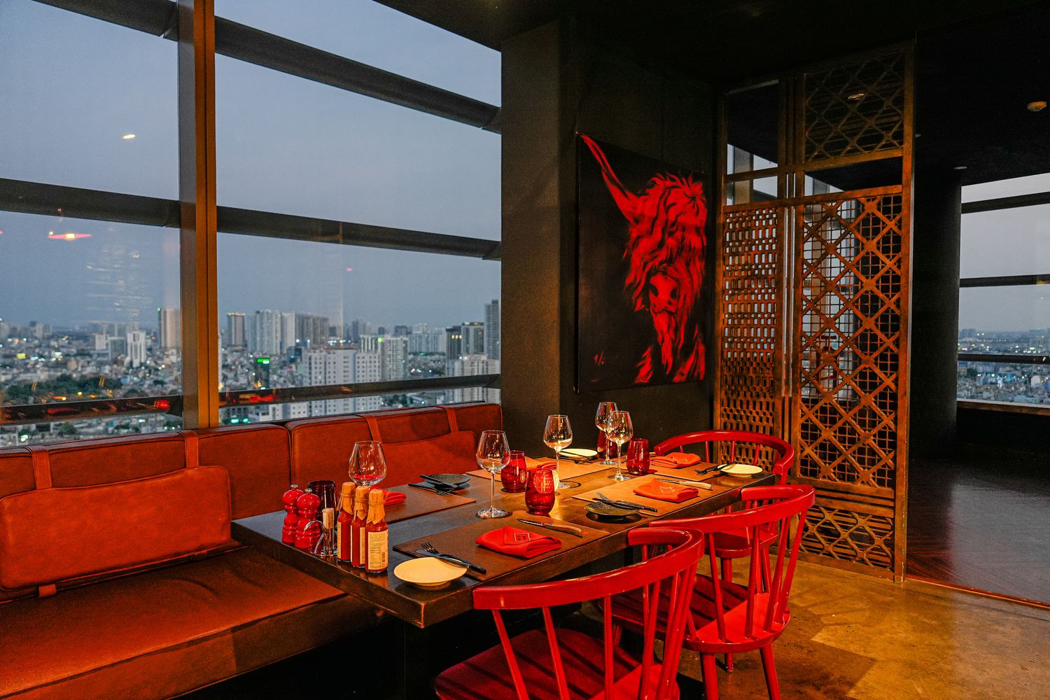 胡志明市高級餐廳|Pullman五星飯店高空牛排館 Mad Cow Saigon，和牛與百萬夜景一次滿足! @混血珊莎的奇幻旅程