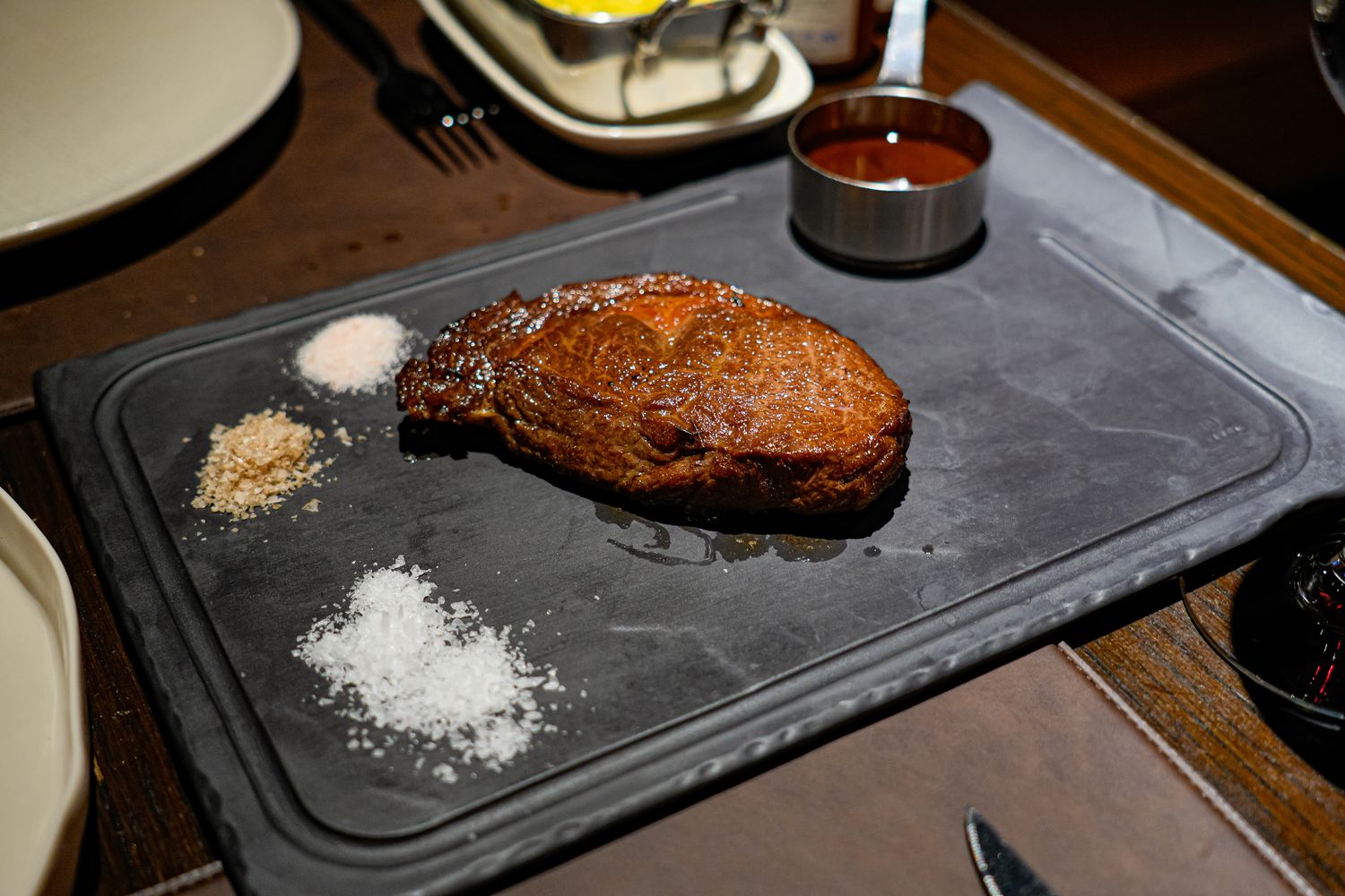 胡志明市高級餐廳|Pullman五星飯店高空牛排館 Mad Cow Saigon，和牛與百萬夜景一次滿足! @混血珊莎的奇幻旅程