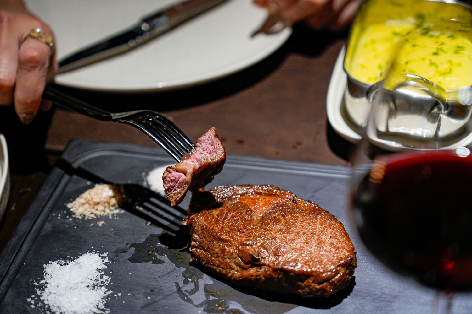 胡志明市高級餐廳|Pullman五星飯店高空牛排館 Mad Cow Saigon，和牛與百萬夜景一次滿足! @混血珊莎的奇幻旅程