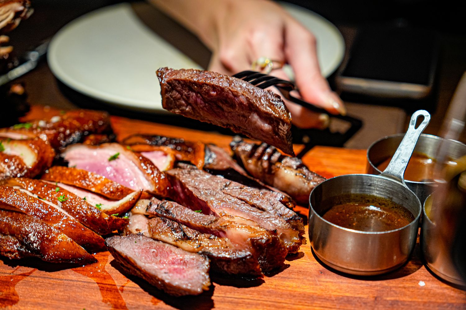 胡志明市高級餐廳|Pullman五星飯店高空牛排館 Mad Cow Saigon，和牛與百萬夜景一次滿足! @混血珊莎的奇幻旅程