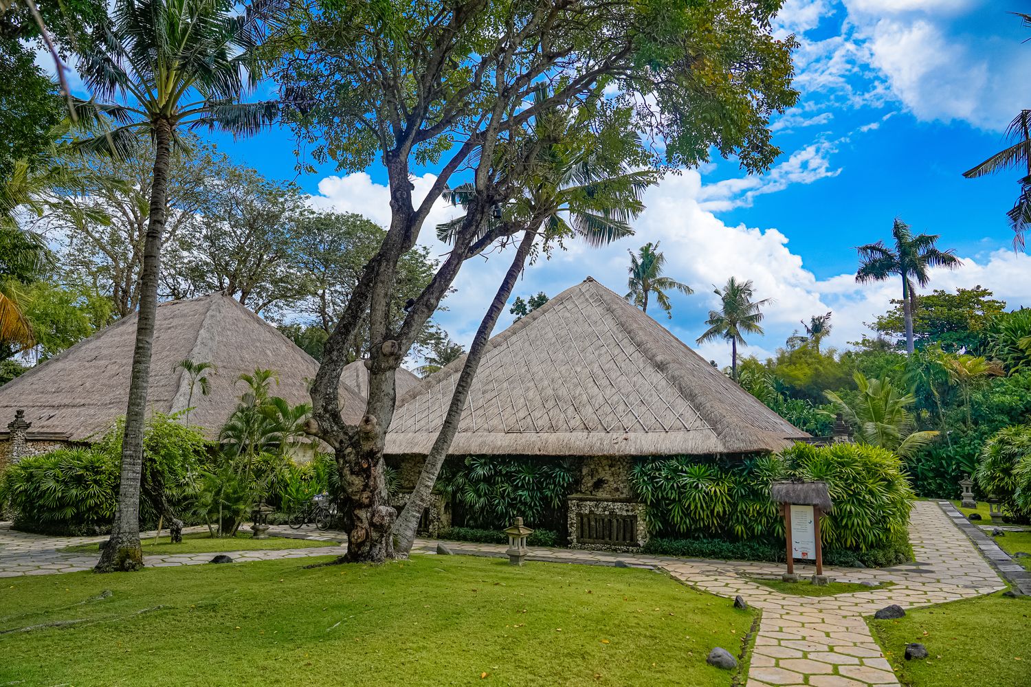 【峇里島住宿】The Oberoi, Bali 歐貝羅伊海灘度假村:水明漾絕美夕陽、海景Villa與放鬆Spa,完美度假就該這樣! @混血珊莎的奇幻旅程 【峇里島住宿】The Oberoi, Bali 歐貝羅伊海灘度假村:水明漾絕美夕陽、海景Villa與放鬆Spa,完美度假就該這樣! @混血珊莎的奇幻旅程