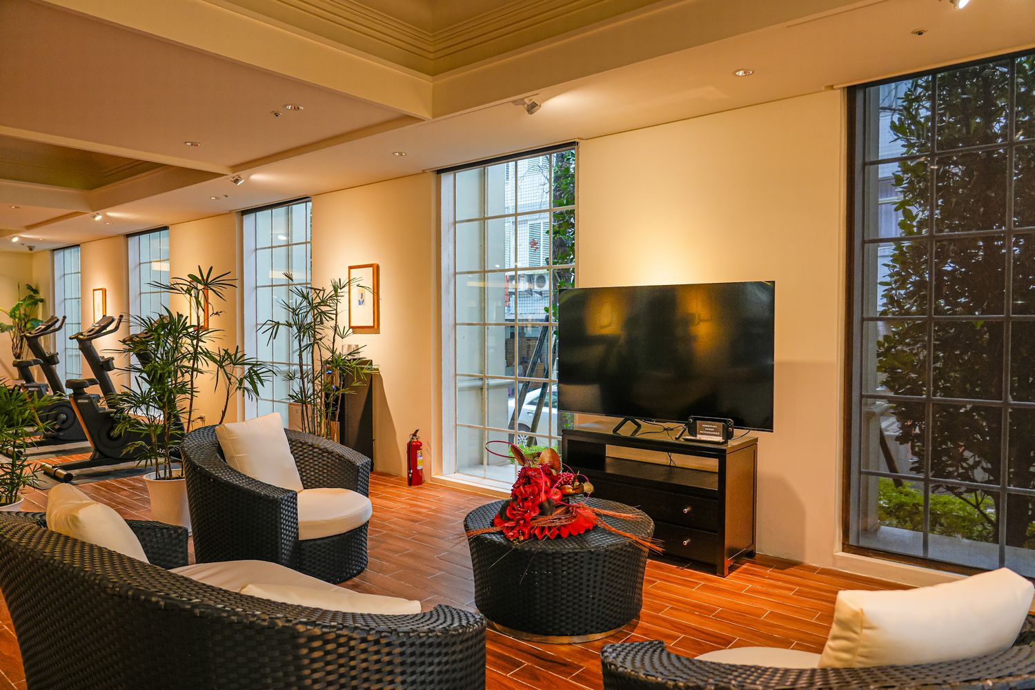 秒飛歐洲！瓏山林蘇澳冷熱泉度假飯店，純白宮廷風與極致雙湯的度假天堂! @混血珊莎的奇幻旅程