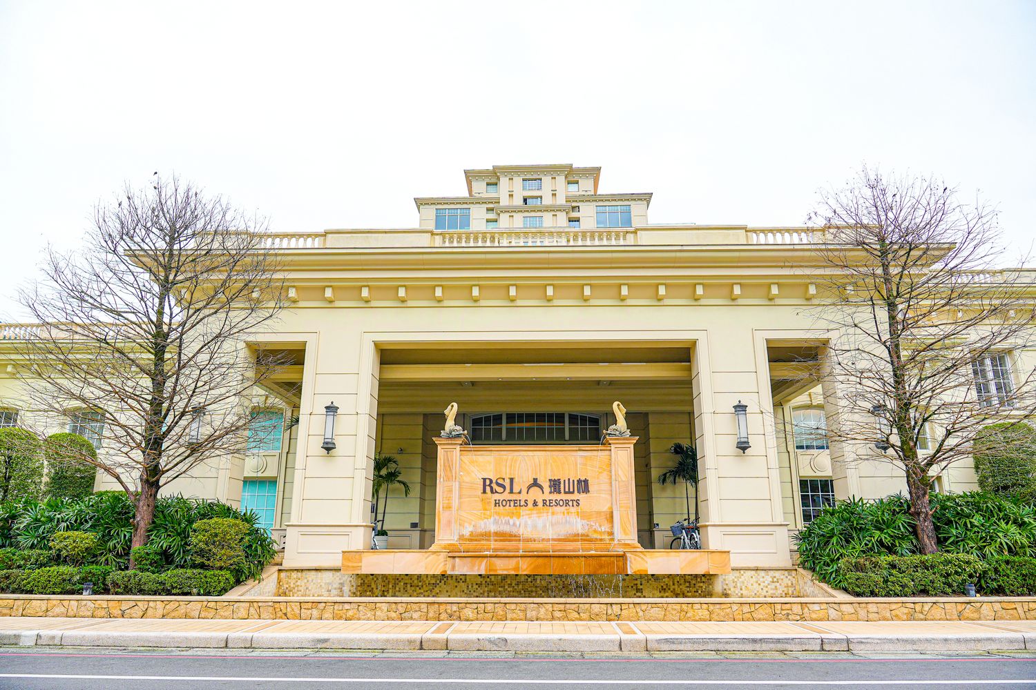 秒飛歐洲！瓏山林蘇澳冷熱泉度假飯店，純白宮廷風與極致雙湯的度假天堂! @混血珊莎的奇幻旅程