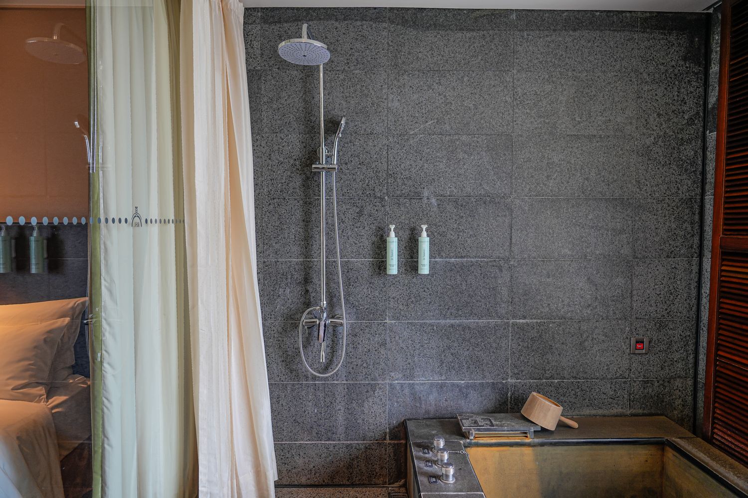 秒飛歐洲！瓏山林蘇澳冷熱泉度假飯店，純白宮廷風與極致雙湯的度假天堂! @混血珊莎的奇幻旅程