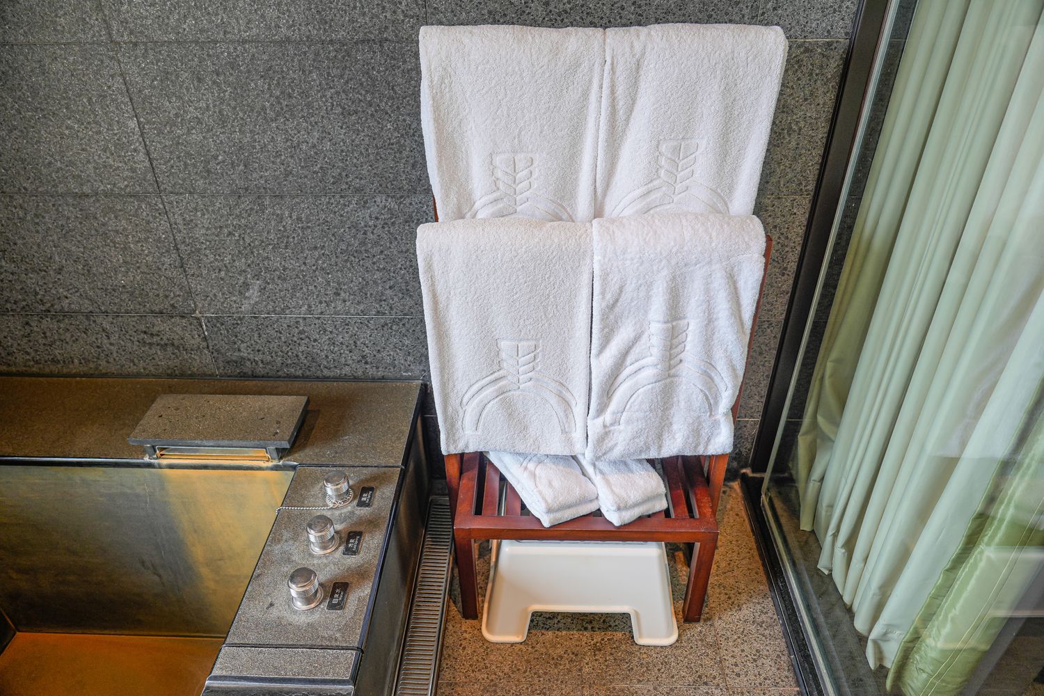 秒飛歐洲！瓏山林蘇澳冷熱泉度假飯店，純白宮廷風與極致雙湯的度假天堂! @混血珊莎的奇幻旅程