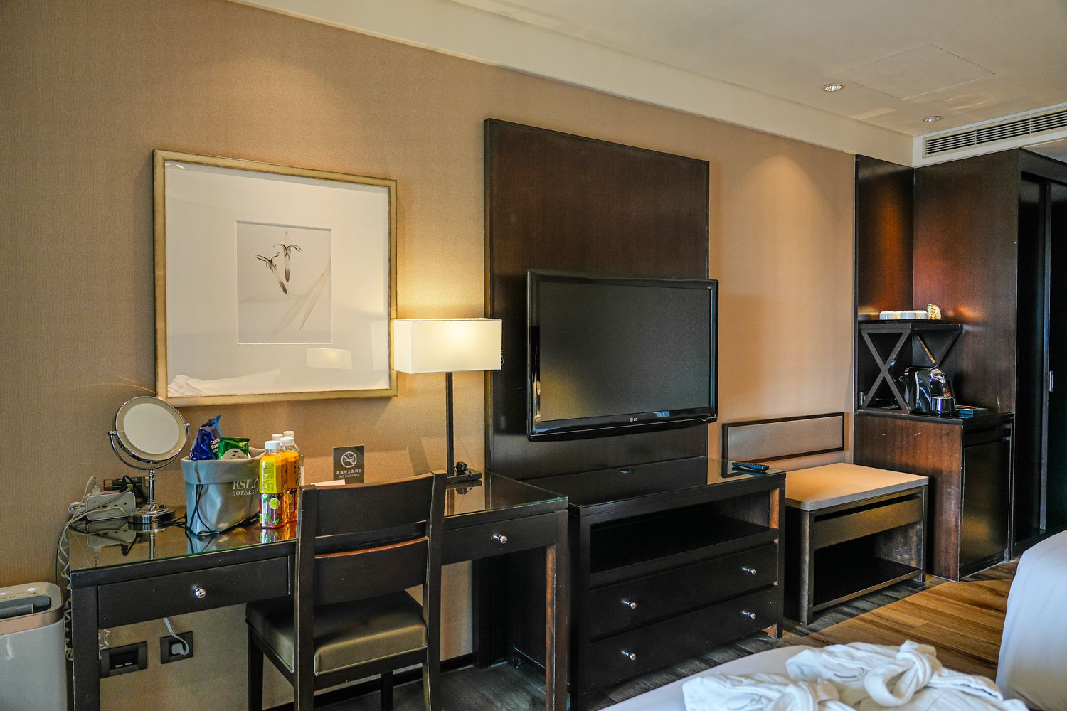 秒飛歐洲！瓏山林蘇澳冷熱泉度假飯店，純白宮廷風與極致雙湯的度假天堂! @混血珊莎的奇幻旅程