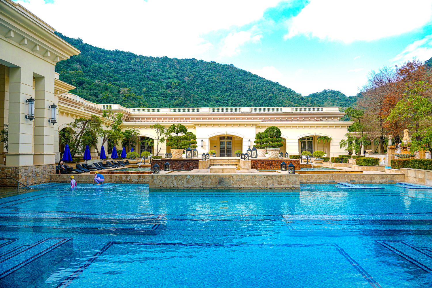 秒飛歐洲！瓏山林蘇澳冷熱泉度假飯店，純白宮廷風與極致雙湯的度假天堂! @混血珊莎的奇幻旅程