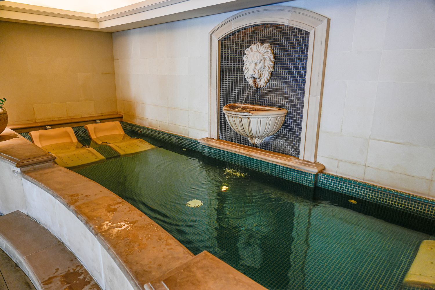 秒飛歐洲！瓏山林蘇澳冷熱泉度假飯店，純白宮廷風與極致雙湯的度假天堂! @混血珊莎的奇幻旅程