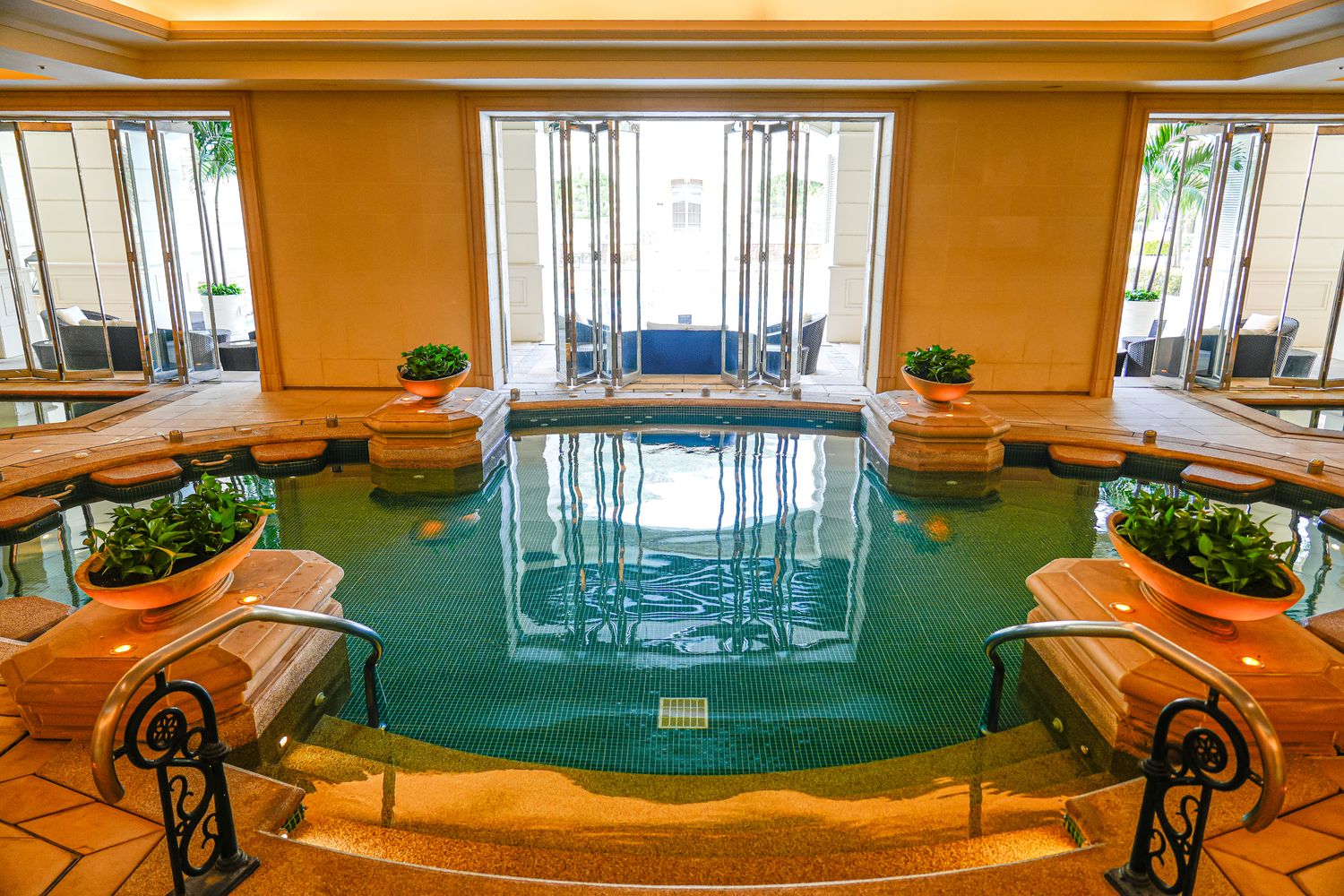 秒飛歐洲！瓏山林蘇澳冷熱泉度假飯店，純白宮廷風與極致雙湯的度假天堂! @混血珊莎的奇幻旅程