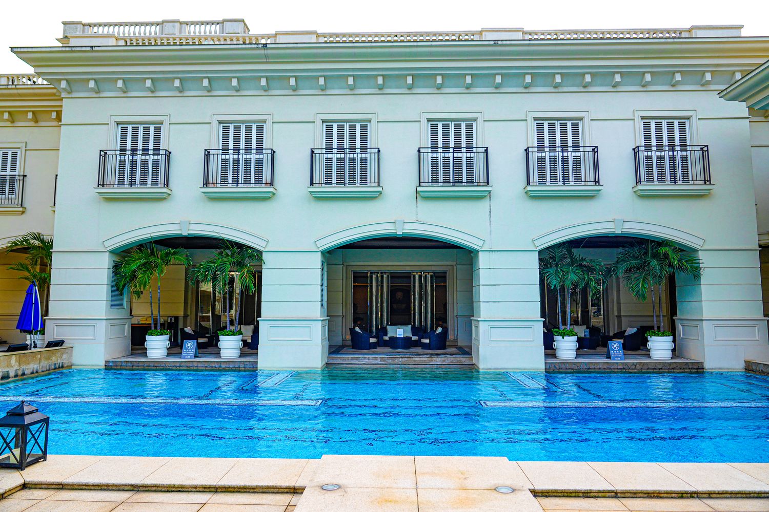 秒飛歐洲！瓏山林蘇澳冷熱泉度假飯店，純白宮廷風與極致雙湯的度假天堂! @混血珊莎的奇幻旅程