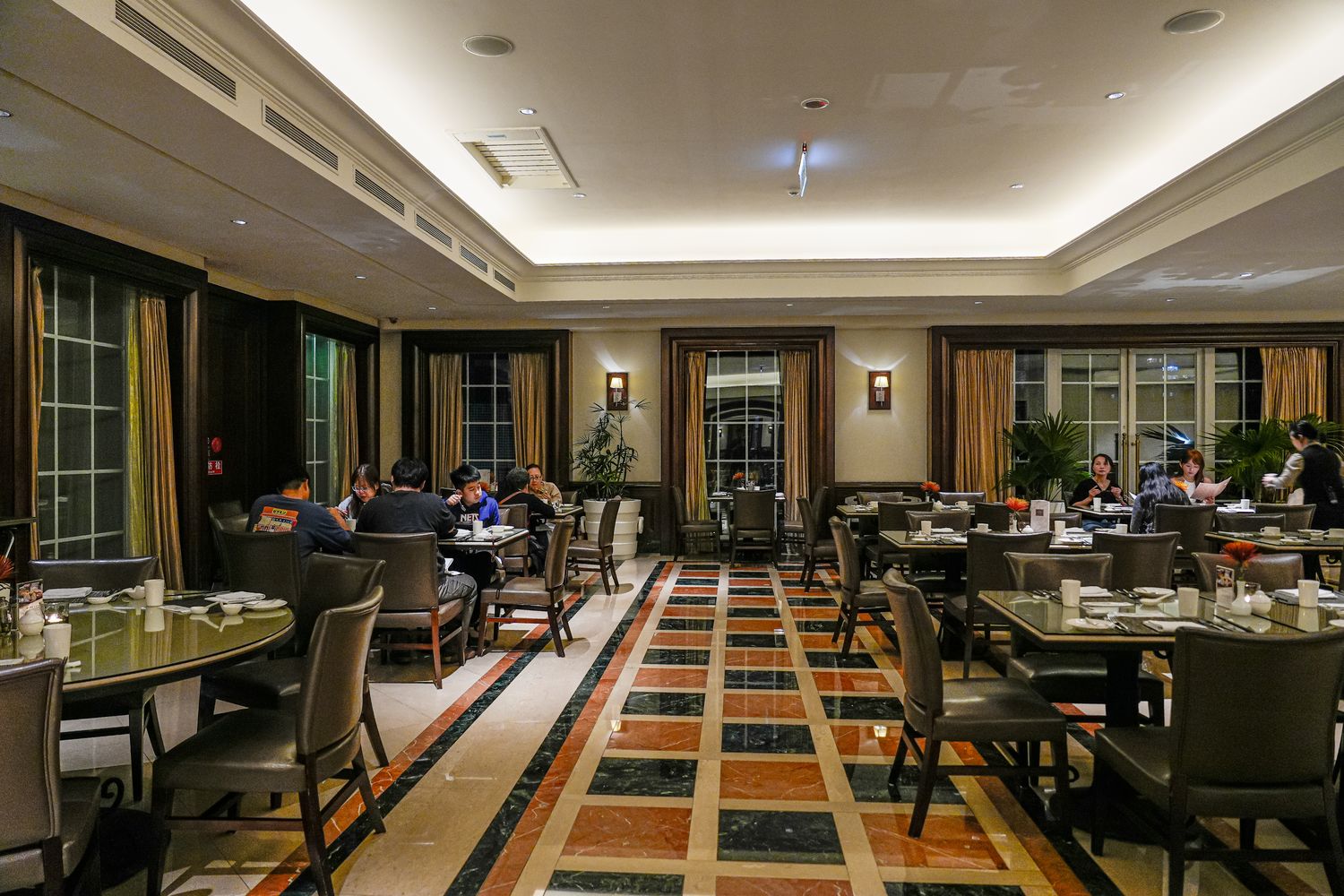 秒飛歐洲！瓏山林蘇澳冷熱泉度假飯店，純白宮廷風與極致雙湯的度假天堂! @混血珊莎的奇幻旅程