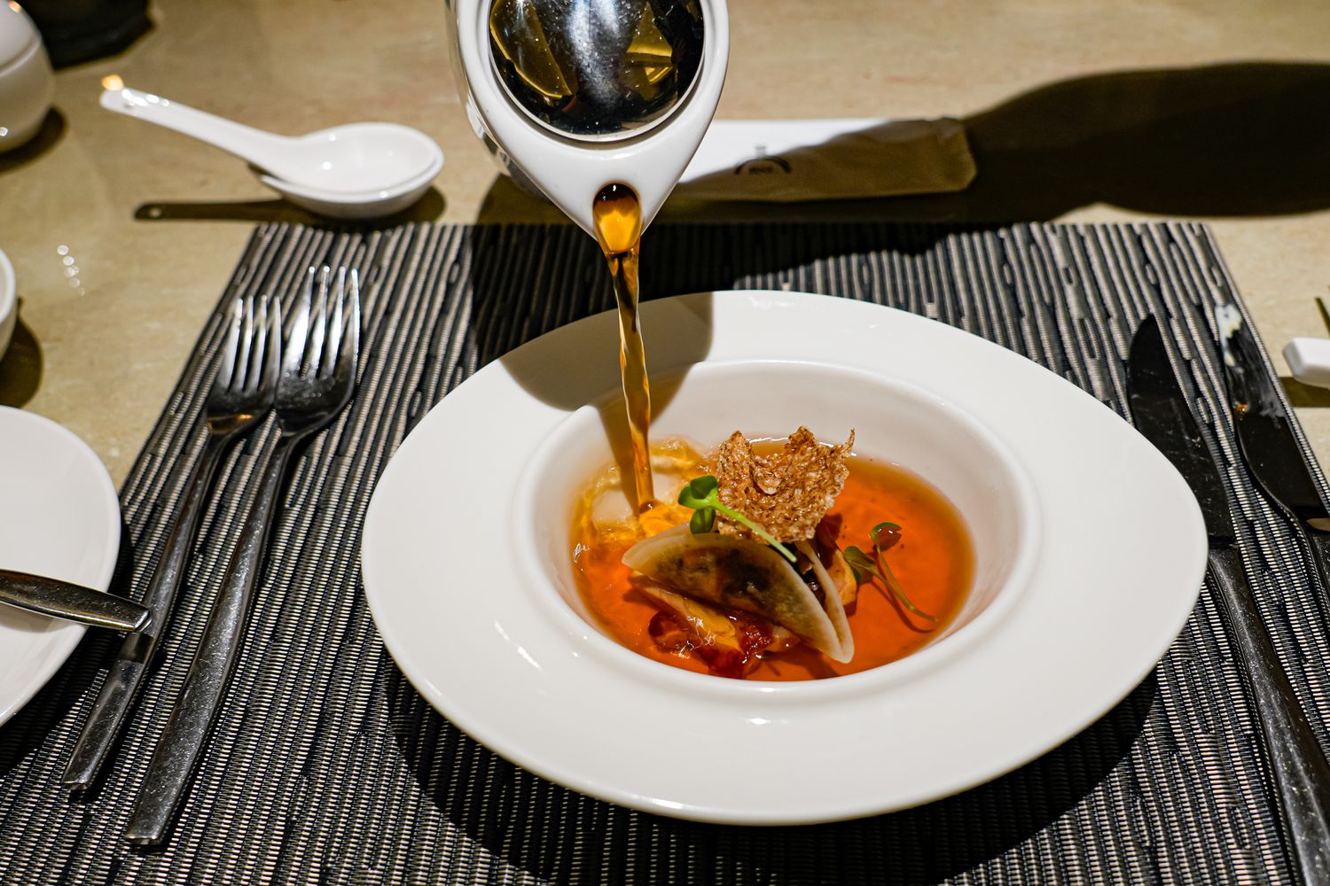 秒飛歐洲！瓏山林蘇澳冷熱泉度假飯店，純白宮廷風與極致雙湯的度假天堂! @混血珊莎的奇幻旅程