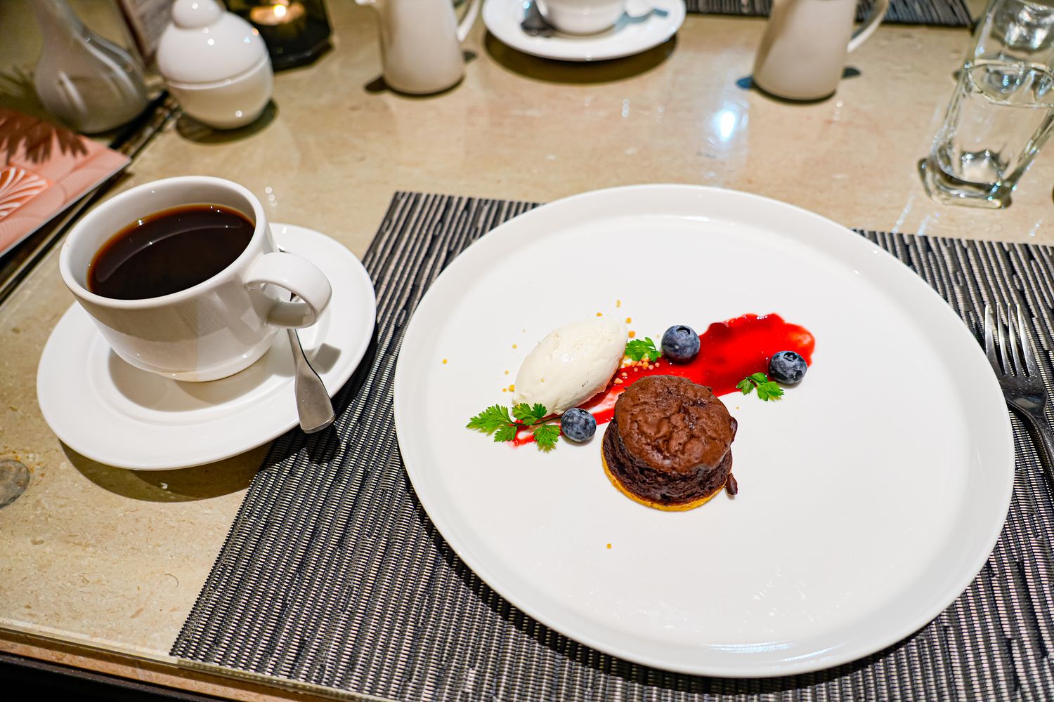 秒飛歐洲！瓏山林蘇澳冷熱泉度假飯店，純白宮廷風與極致雙湯的度假天堂! @混血珊莎的奇幻旅程