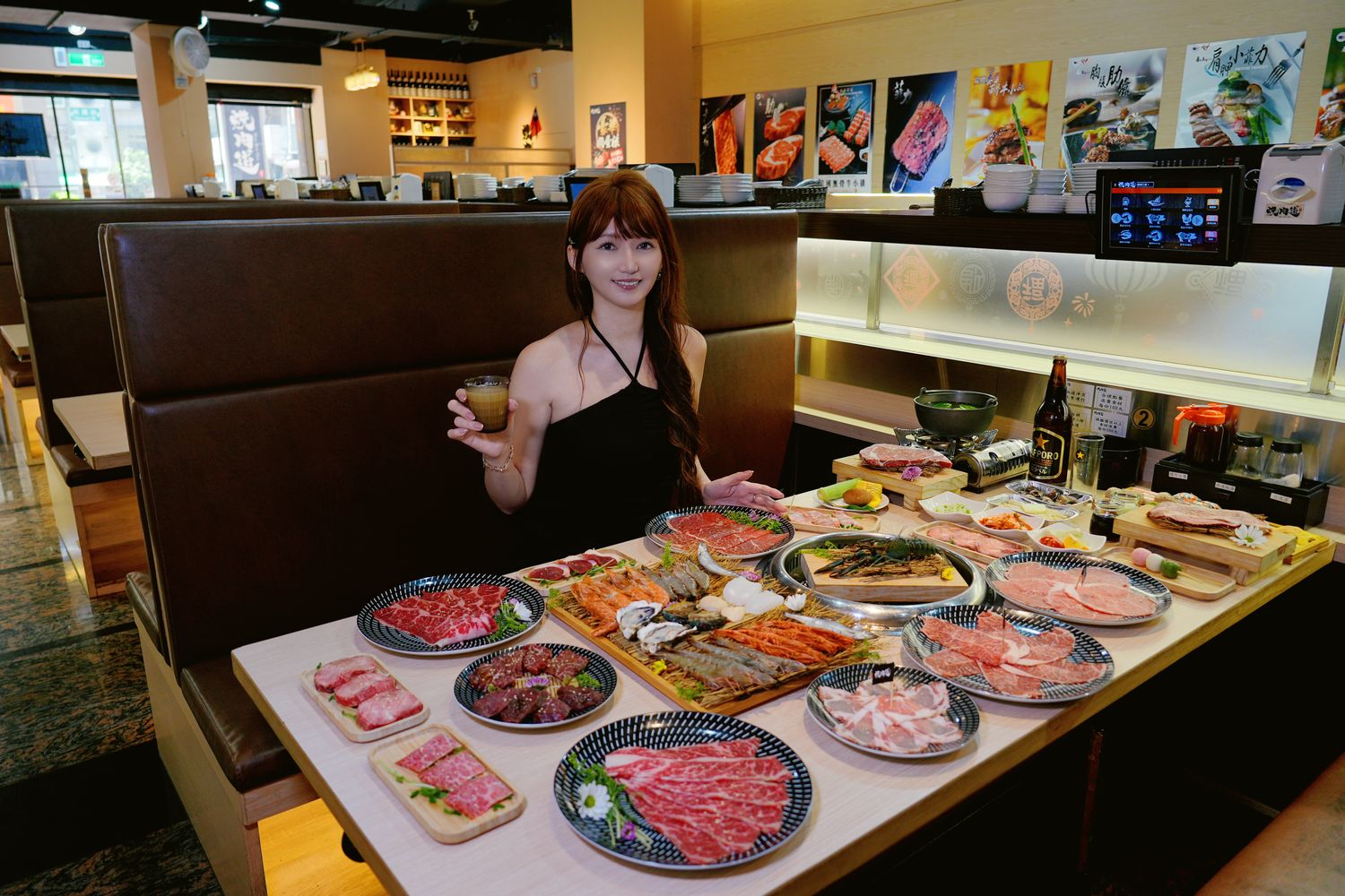 【燒肉道】全台首創軌道送餐，桃園蘆竹吃到飽$789起狂嗑和牛與生猛海鮮! @混血珊莎的奇幻旅程
