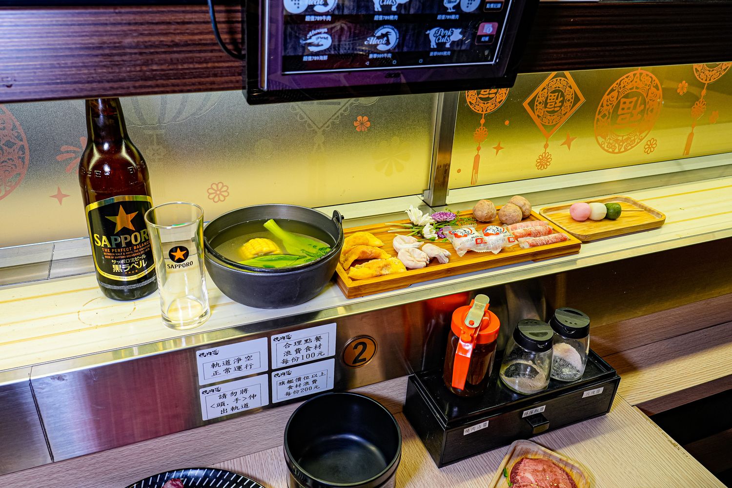 【燒肉道】全台首創軌道送餐，桃園蘆竹吃到飽$789起狂嗑和牛與生猛海鮮! @混血珊莎的奇幻旅程