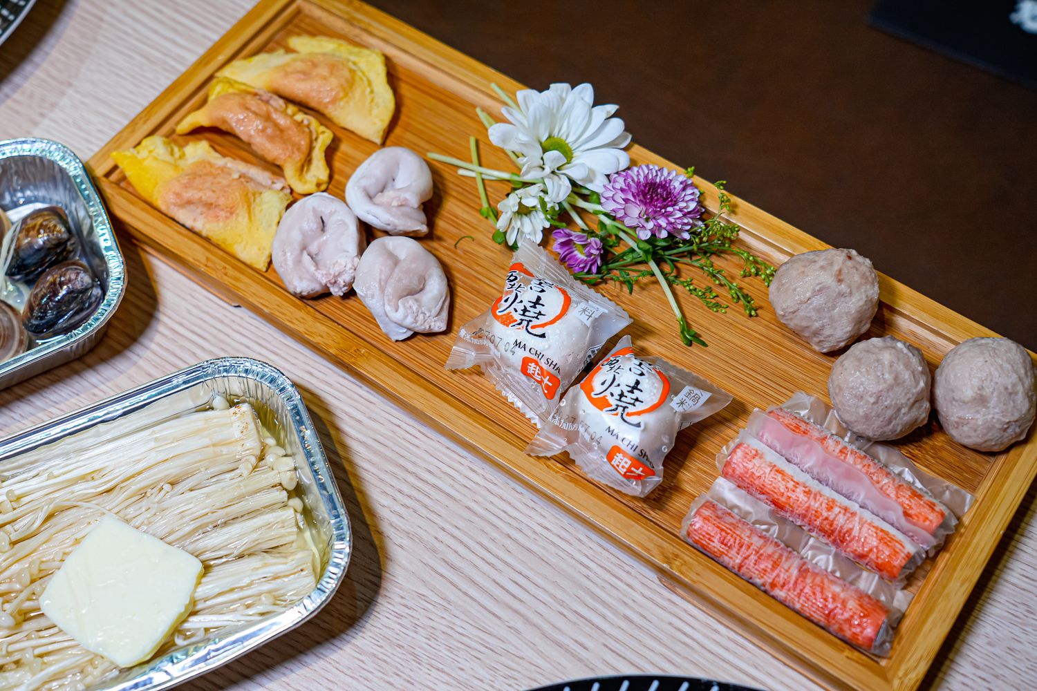 【燒肉道】全台首創軌道送餐，桃園蘆竹吃到飽$789起狂嗑和牛與生猛海鮮! @混血珊莎的奇幻旅程