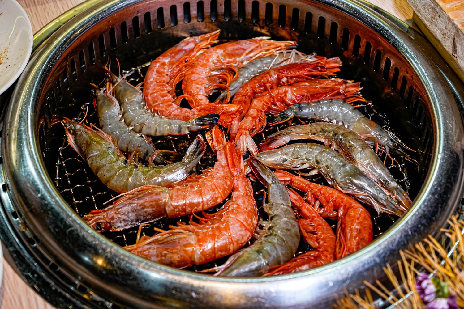 【燒肉道】全台首創軌道送餐，桃園蘆竹吃到飽$789起狂嗑和牛與生猛海鮮! @混血珊莎的奇幻旅程