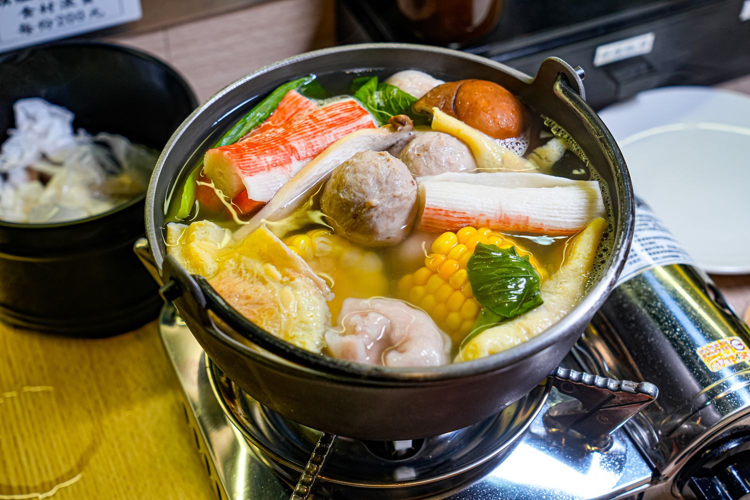 【燒肉道】全台首創軌道送餐，桃園蘆竹吃到飽$789起狂嗑和牛與生猛海鮮! @混血珊莎的奇幻旅程