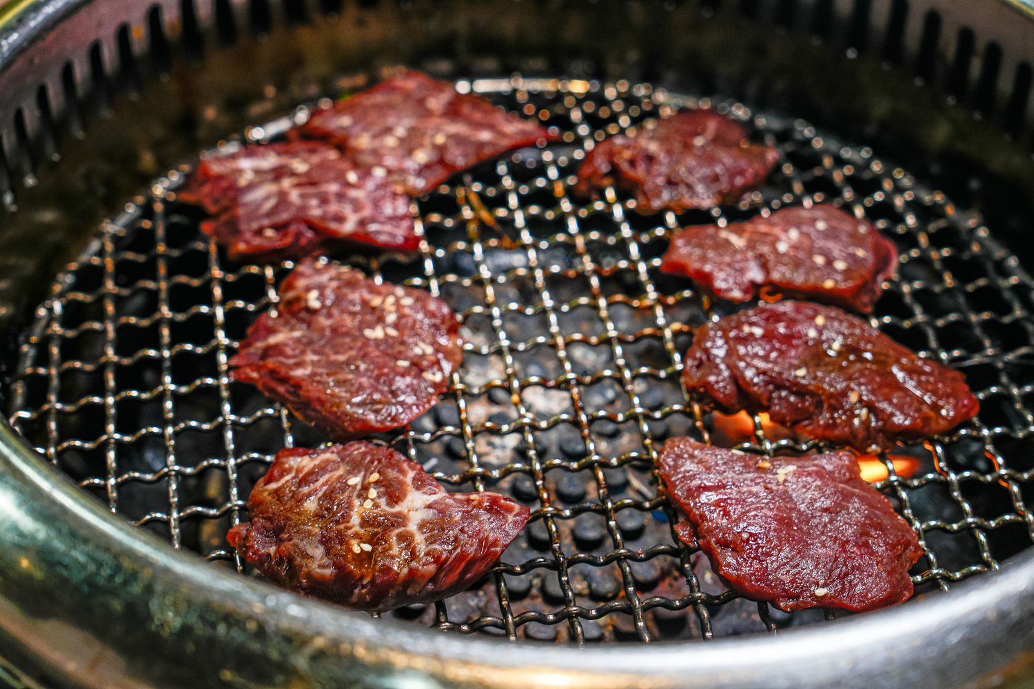 【燒肉道】全台首創軌道送餐，桃園蘆竹吃到飽$789起狂嗑和牛與生猛海鮮! @混血珊莎的奇幻旅程