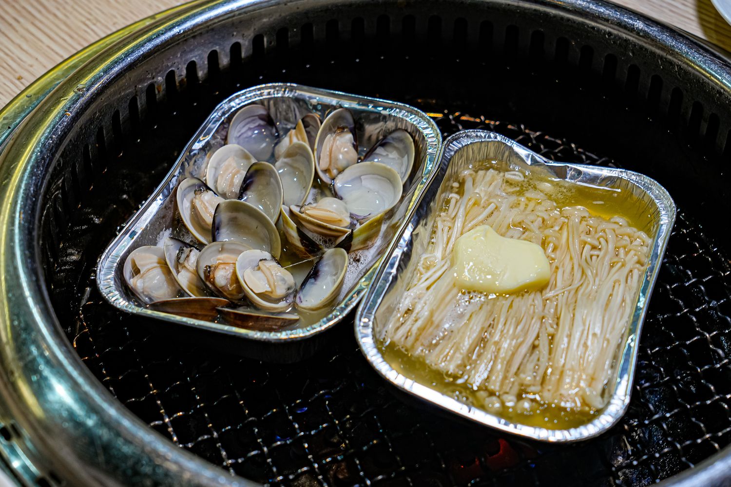 【燒肉道】全台首創軌道送餐，桃園蘆竹吃到飽$789起狂嗑和牛與生猛海鮮! @混血珊莎的奇幻旅程