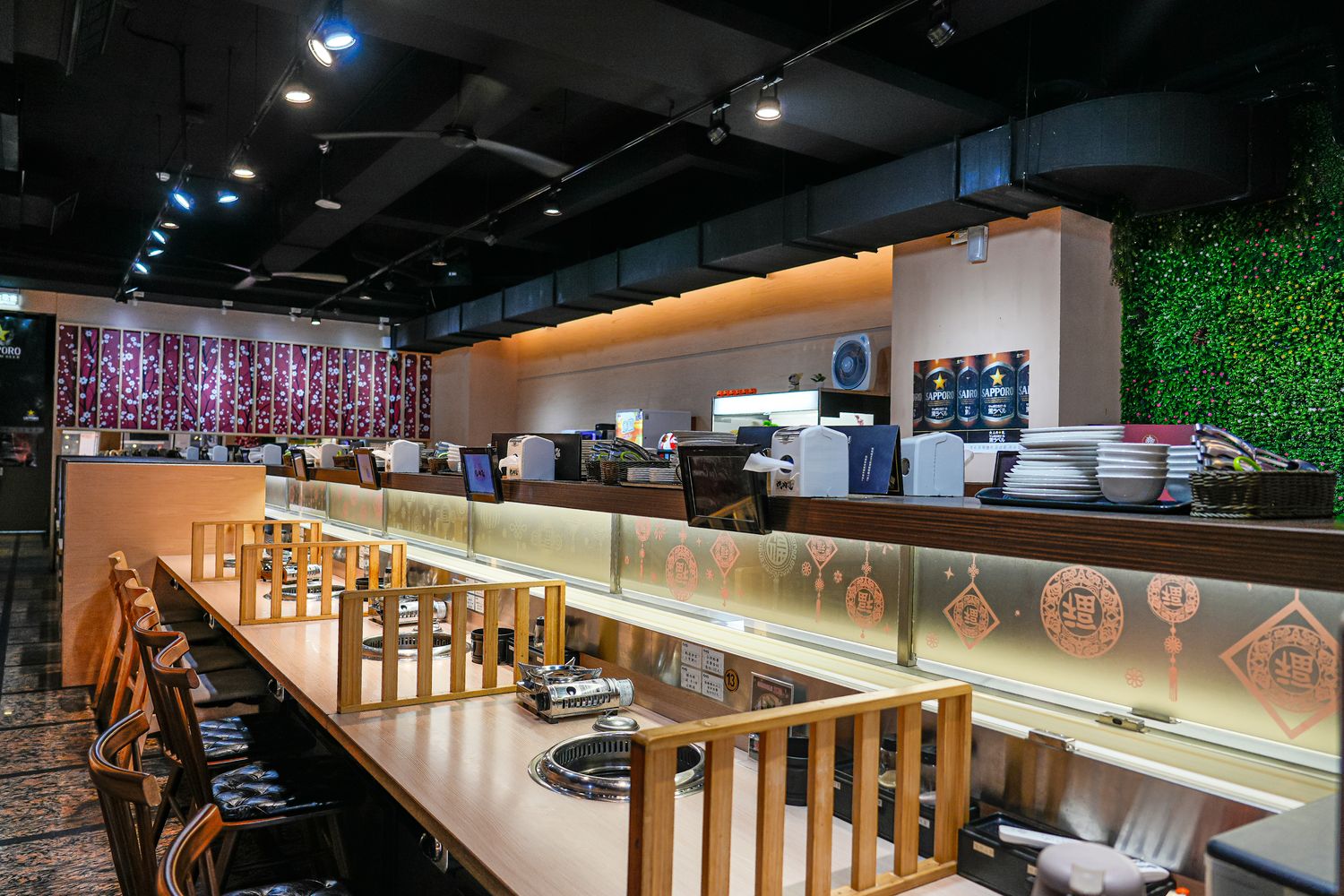 【燒肉道】全台首創軌道送餐，桃園蘆竹吃到飽$789起狂嗑和牛與生猛海鮮! @混血珊莎的奇幻旅程