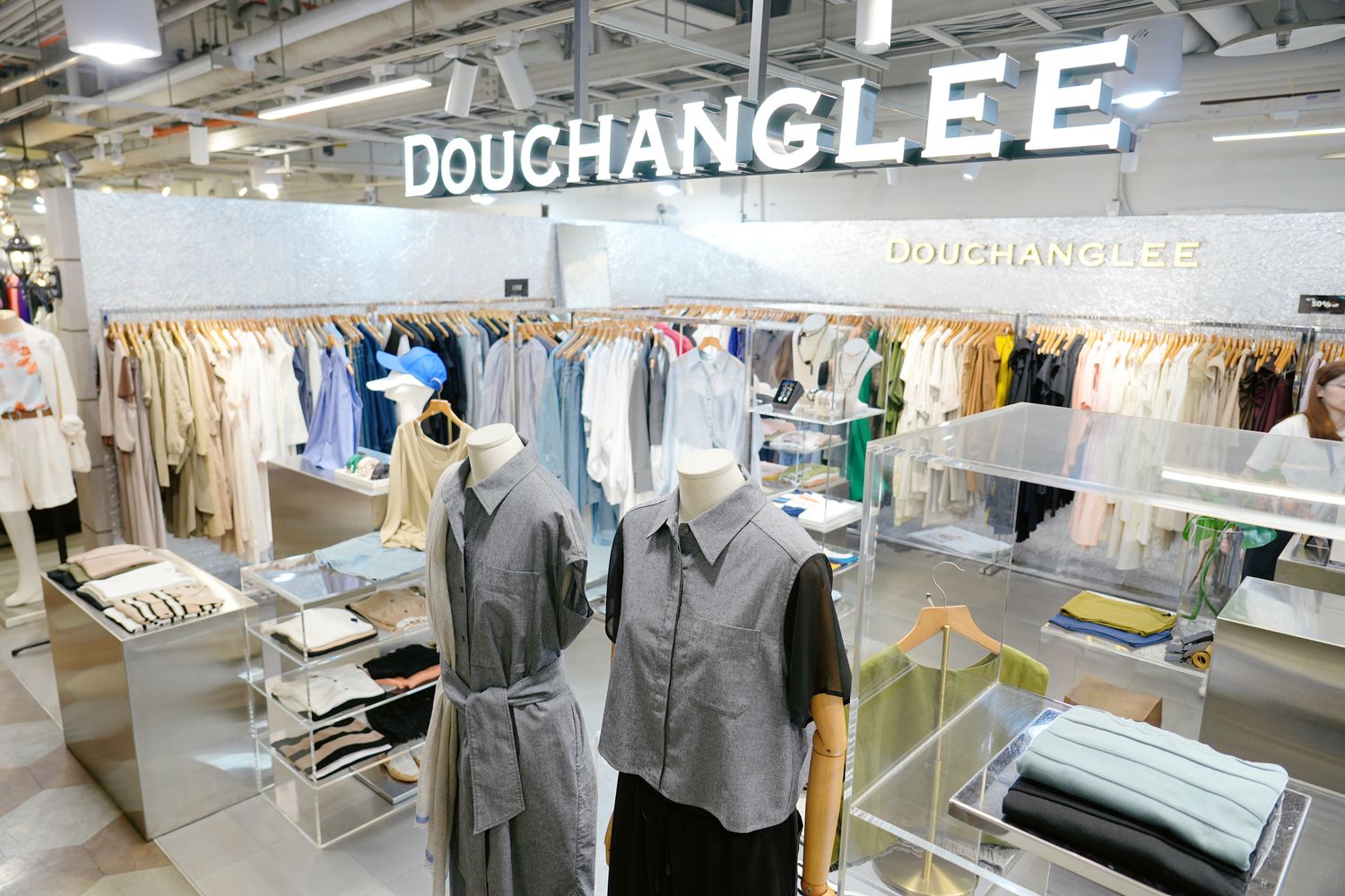 【全面1折起】萬件大牌美妝服飾買到賺到! 日曜天地 OUTLET 週年慶狂送5,000份大獎，釜山機票、星巴克任你抽! @混血珊莎的奇幻旅程