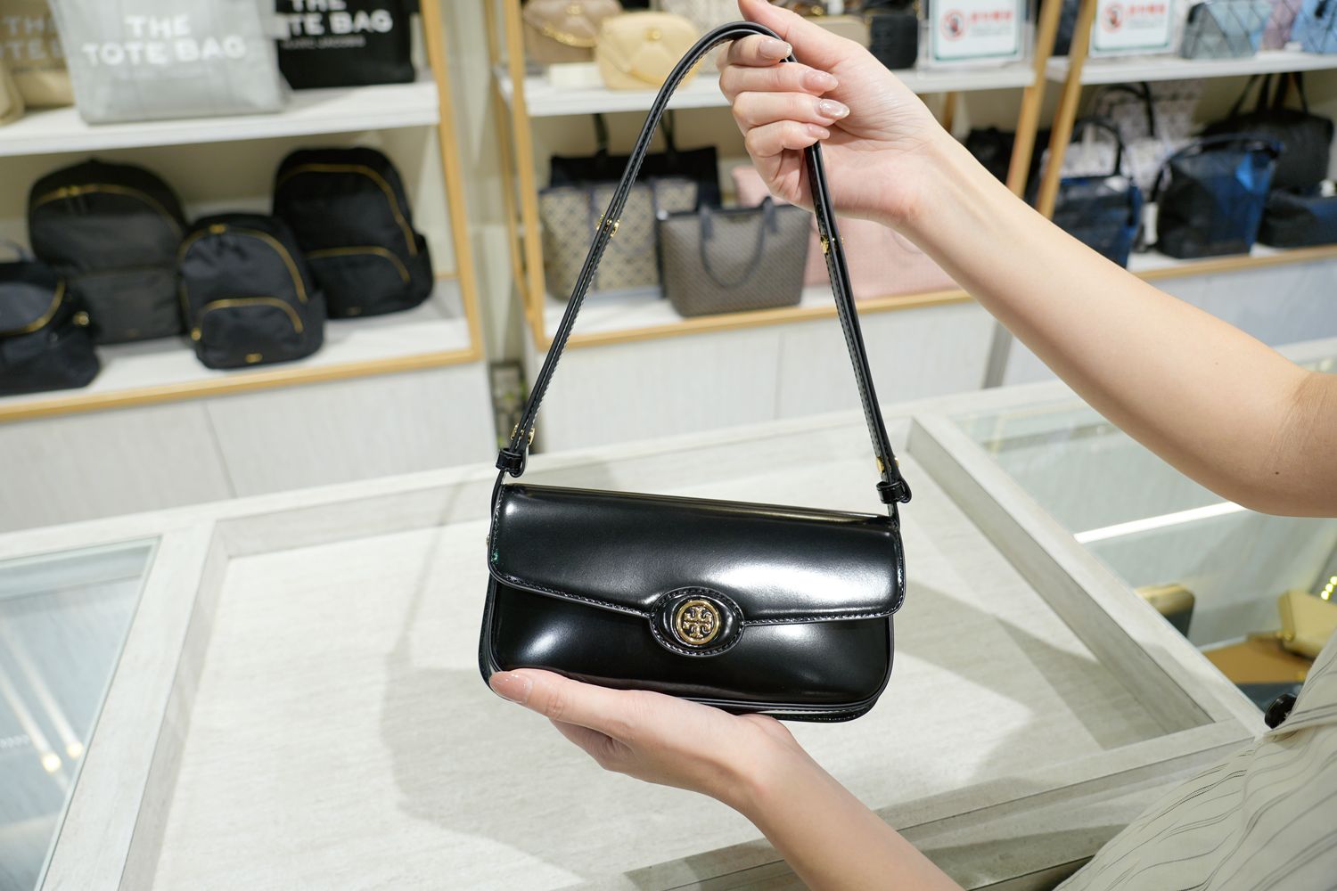 【全面1折起】萬件大牌美妝服飾買到賺到! 日曜天地 OUTLET 週年慶狂送5,000份大獎，釜山機票、星巴克任你抽! @混血珊莎的奇幻旅程