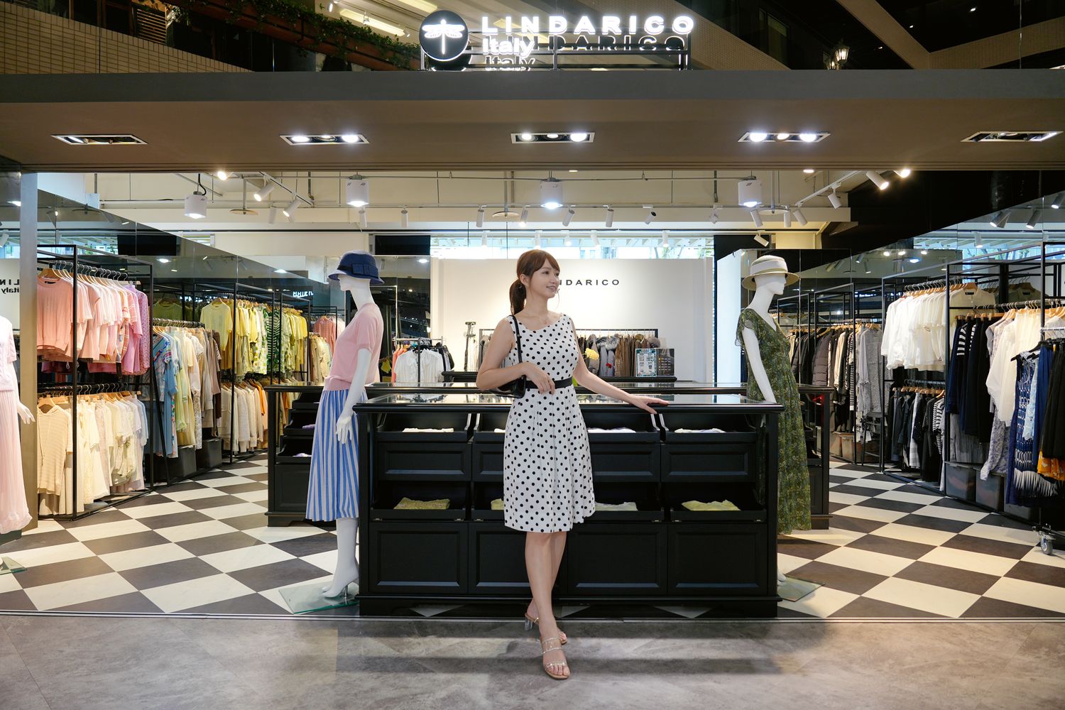 【全面1折起】萬件大牌美妝服飾買到賺到! 日曜天地 OUTLET 週年慶狂送5,000份大獎，釜山機票、星巴克任你抽! @混血珊莎的奇幻旅程