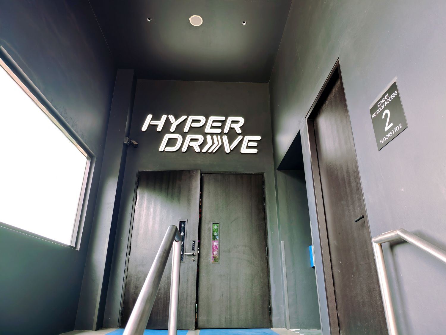 新加坡 HyperDrive 室內卡丁車,隱身聖淘沙巴拉望的飆速天堂! @混血珊莎的奇幻旅程 新加坡 HyperDrive 室內卡丁車,隱身聖淘沙巴拉望的飆速天堂! @混血珊莎的奇幻旅程