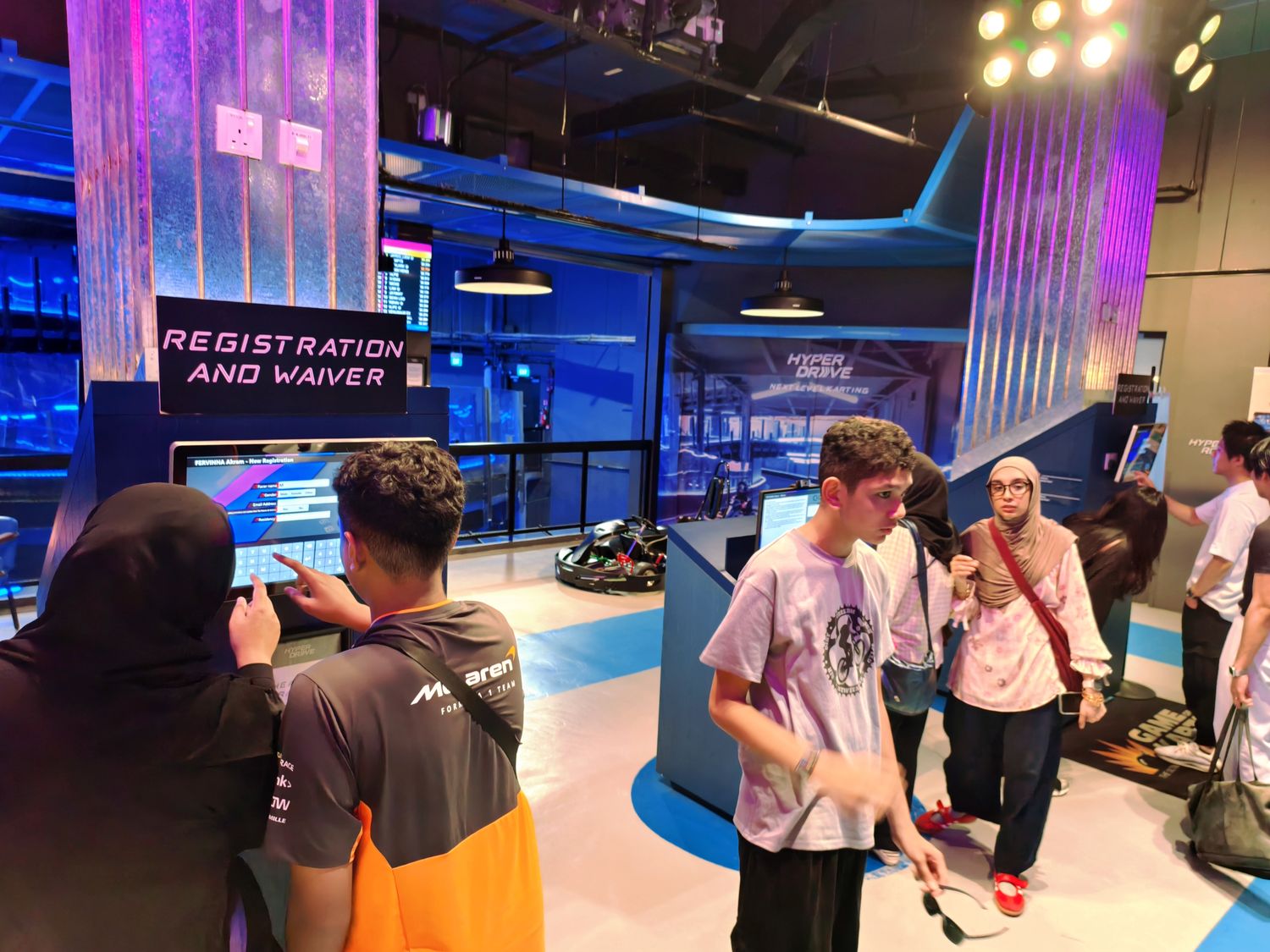 新加坡 HyperDrive 室內卡丁車,隱身聖淘沙巴拉望的飆速天堂! @混血珊莎的奇幻旅程 新加坡 HyperDrive 室內卡丁車,隱身聖淘沙巴拉望的飆速天堂! @混血珊莎的奇幻旅程