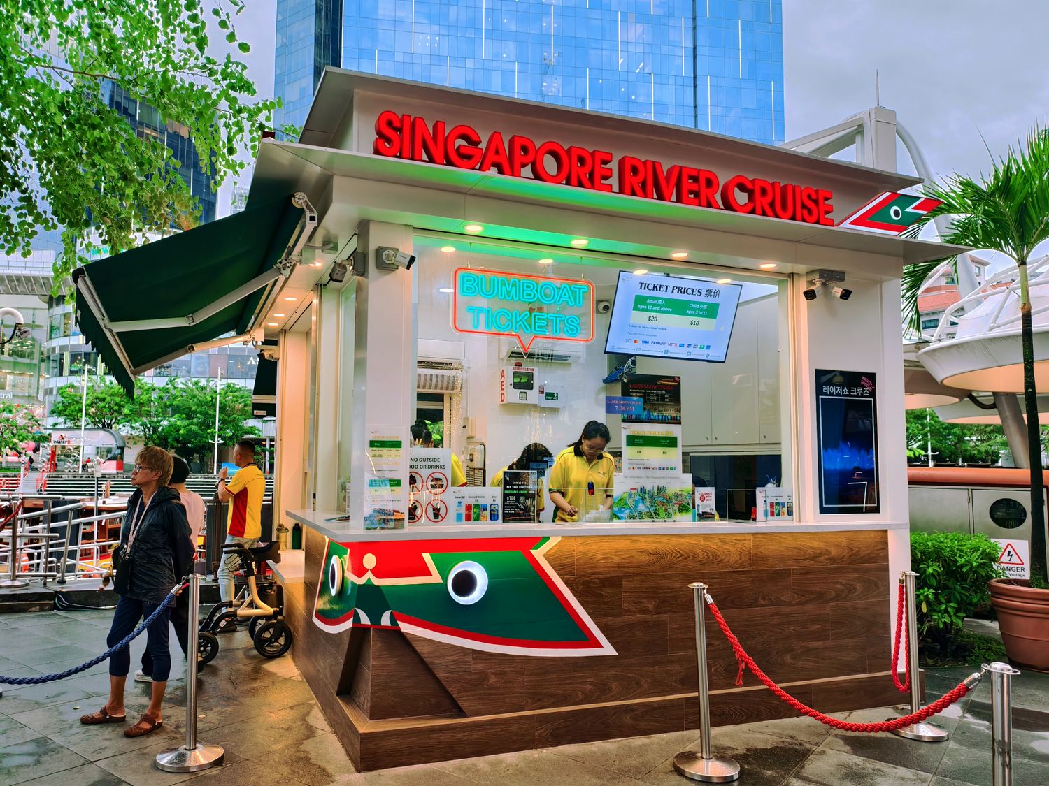 【新加坡景點】克拉碼頭遊船體驗｜40分鐘賞遍金沙酒店、魚尾獅、濱海灣絕美夜景! @混血珊莎的奇幻旅程