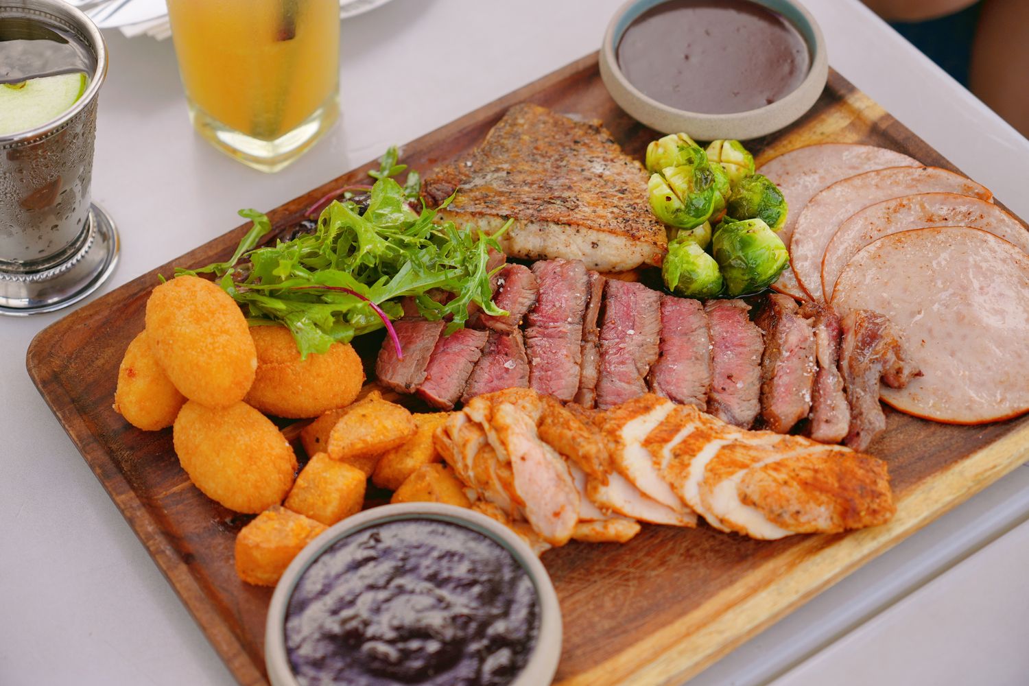 新加坡聖淘沙必去|1-Altitude Coast Rooftop Bar 絕美高空酒吧,躺在泳池畔喝調酒、此生必看夕陽美景! @混血珊莎的奇幻旅程 新加坡聖淘沙必去|1-Altitude Coast Rooftop Bar 絕美高空酒吧,躺在泳池畔喝調酒、此生必看夕陽美景! @混血珊莎的奇幻旅程