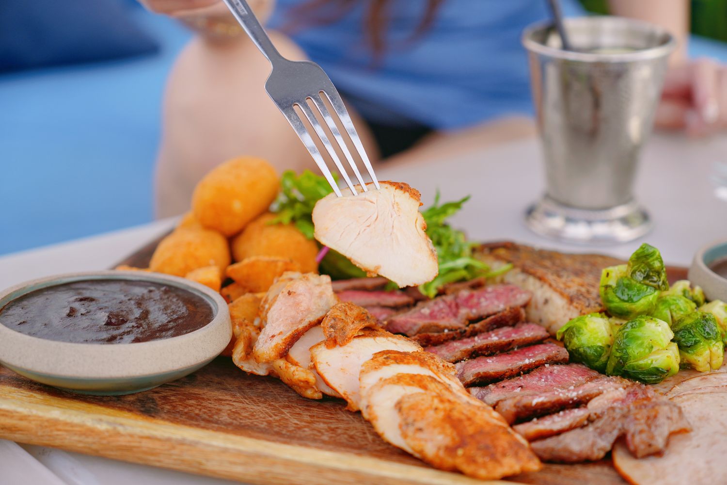 新加坡聖淘沙必去|1-Altitude Coast Rooftop Bar 絕美高空酒吧,躺在泳池畔喝調酒、此生必看夕陽美景! @混血珊莎的奇幻旅程 新加坡聖淘沙必去|1-Altitude Coast Rooftop Bar 絕美高空酒吧,躺在泳池畔喝調酒、此生必看夕陽美景! @混血珊莎的奇幻旅程