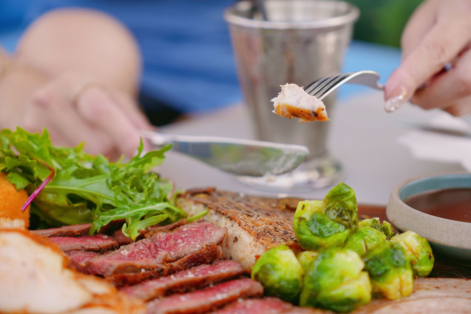 新加坡聖淘沙必去|1-Altitude Coast Rooftop Bar 絕美高空酒吧,躺在泳池畔喝調酒、此生必看夕陽美景! @混血珊莎的奇幻旅程 新加坡聖淘沙必去|1-Altitude Coast Rooftop Bar 絕美高空酒吧,躺在泳池畔喝調酒、此生必看夕陽美景! @混血珊莎的奇幻旅程